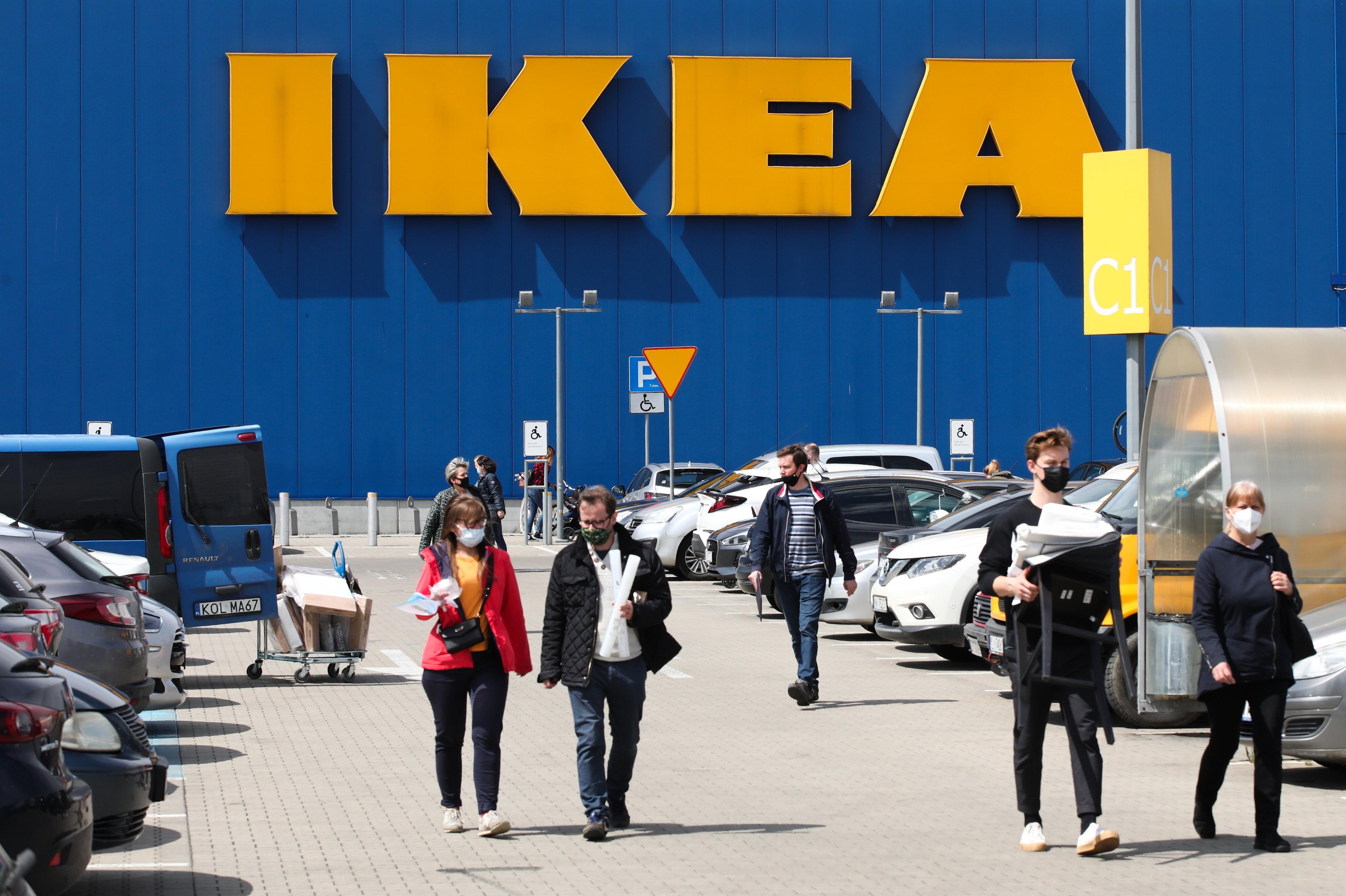 04.05.2021 Krakow , Bronowice . Otwarte po lockdownie  wielkopowierzchniowe sklepy Ikea i Castorama .
Fot. Jakub Wlodek / Agencja Wyborcza.pl