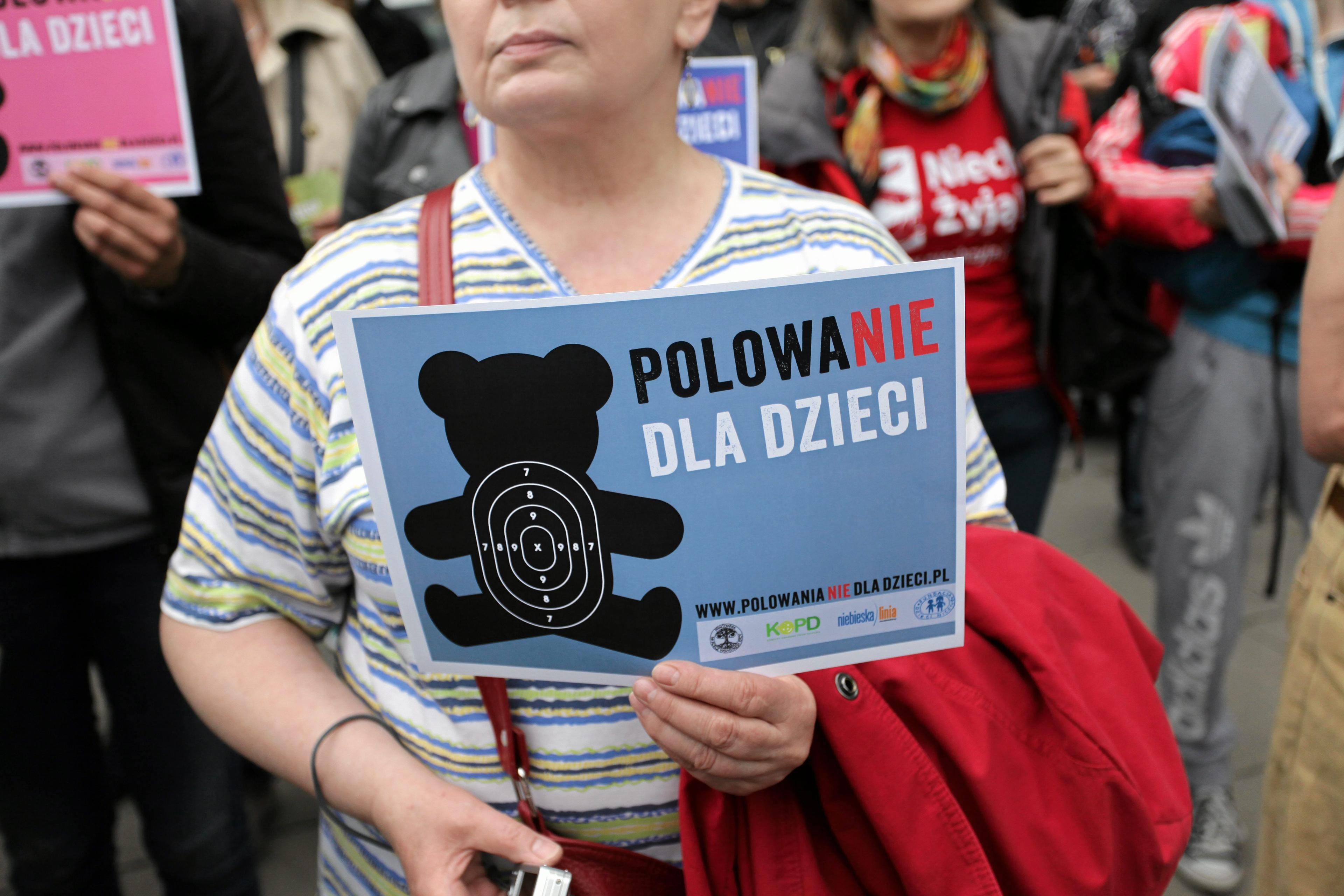 26.05.2015 Warszawa , Sejm . Demonstracja w obronie zwierzat " Polowanie nie dla dzieci " .
Fot. Slawomir Kaminski / Agencja Wyborcza.pl