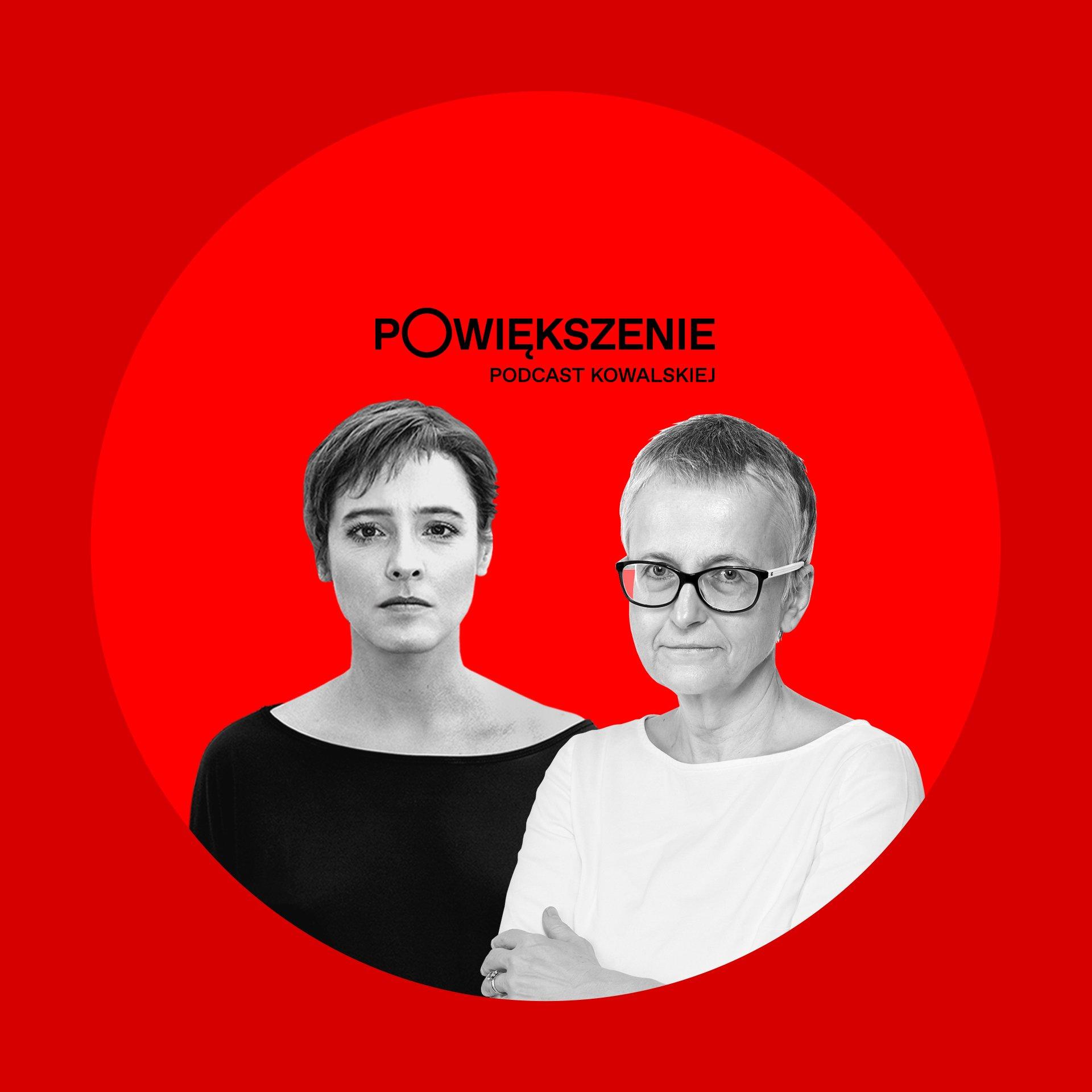 Agata Kowalska i Agnieszka Jędrzejczyk na czerwonym tle