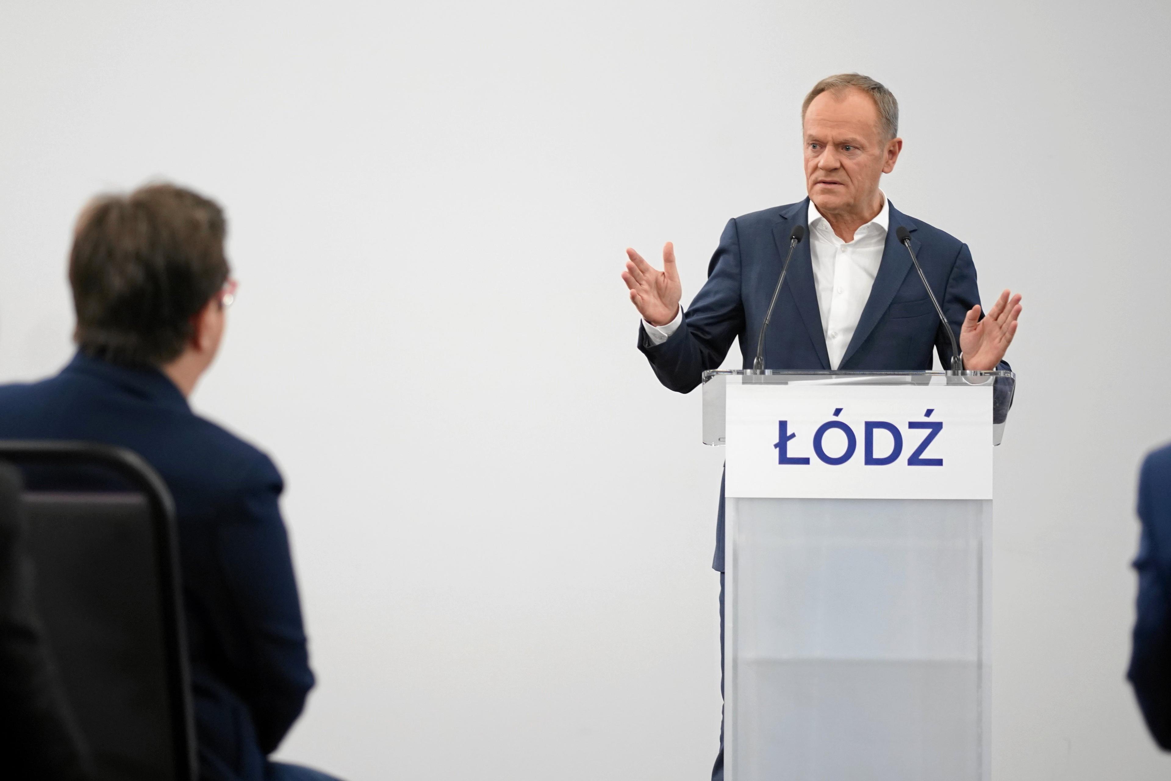 Na zdjęciu: lider Koalicji Obywatelskiej Donald Tusk w Klubie Parlamentarnym KO w Łodzi