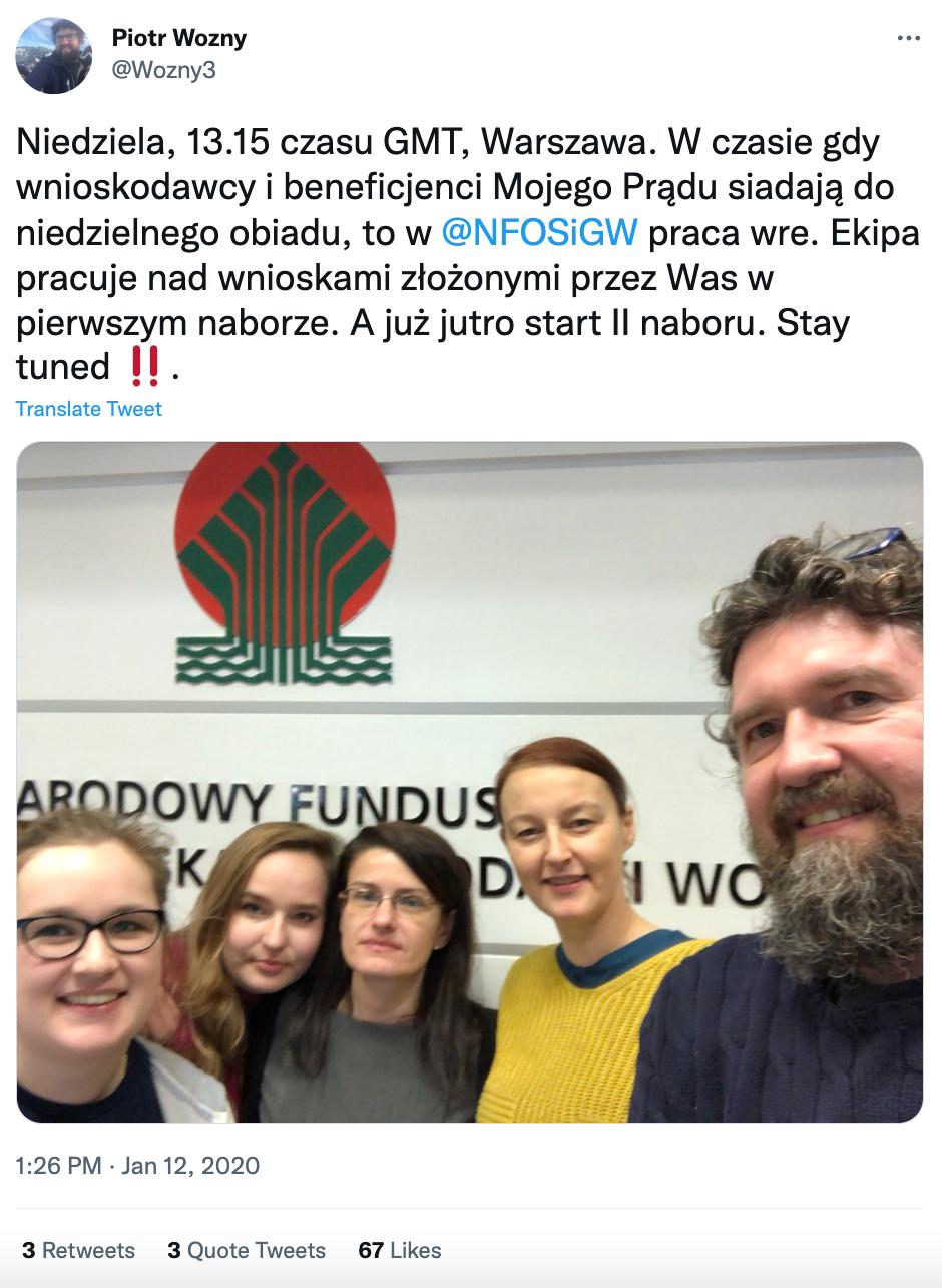 Tweet z 2020 r. ze zdjęciem, na którym uśmiechają się m.in. Maria Cholewińska i Piotr Woźny, ówczesny szef Narodowego Funduszu Ochrony Środowiska i Gospodarki Wodnej.