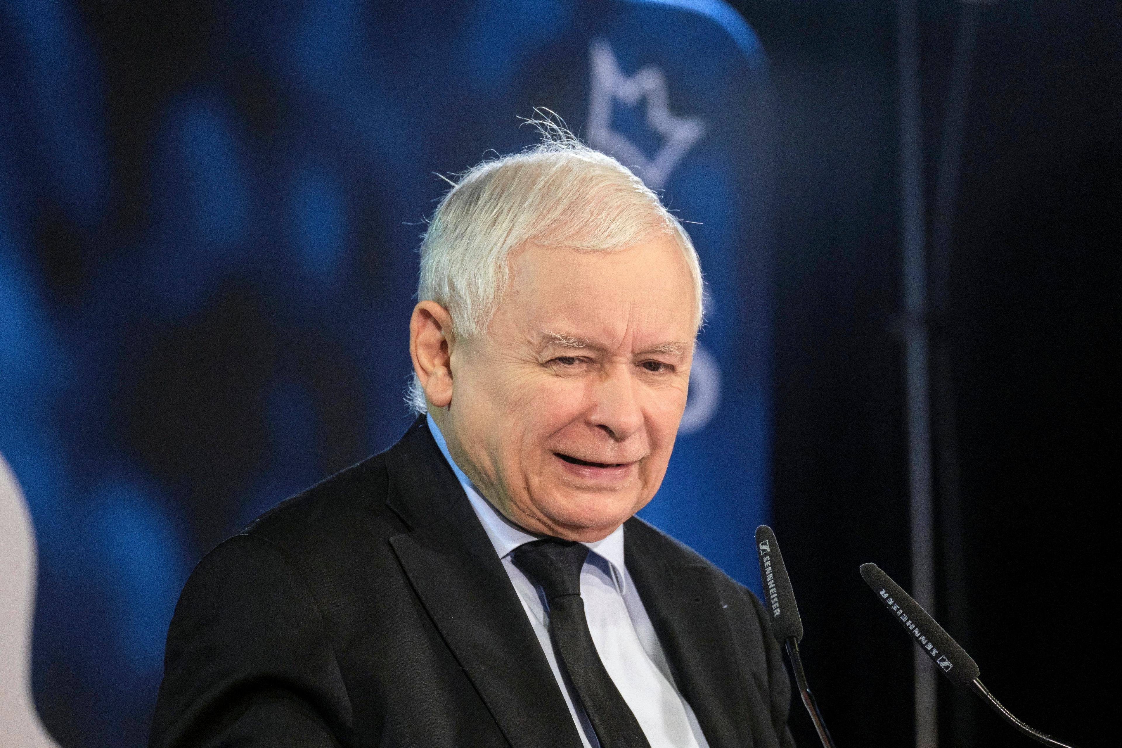 Jarosław Kaczyński z grymasem na twarzy