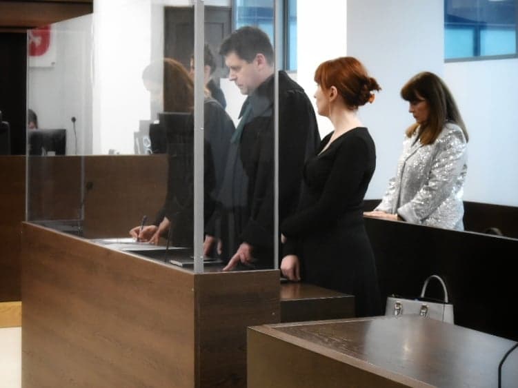 Na zdjęciu sala sądowa: Justyna Wydrzyńska podczas ogłoszenia wyroku skazującego za pomocnictwo w aborcji.