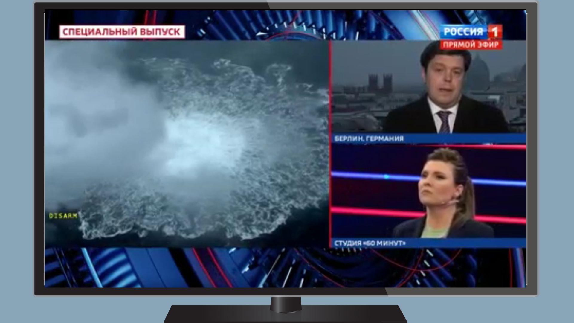 Grafika w ramkę ekranu komputera wklejony kadr telewizyjny:: spieniona przez ulatniający się gaz woda morska i postaci komentatorów: mężczyzny i kobiet