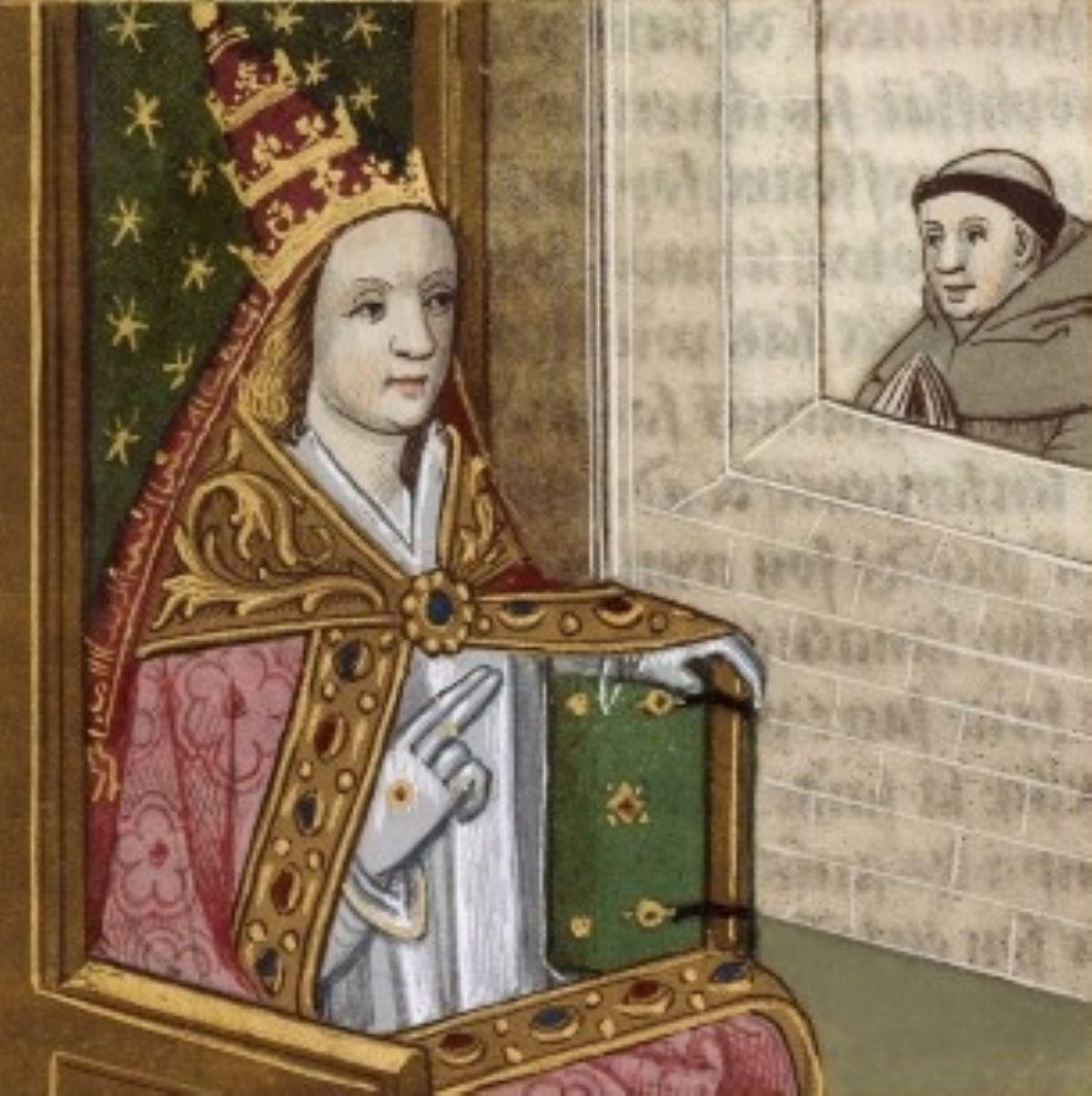 kobieta w papieskiej tiarze siedzi na tronie, w tle mnich