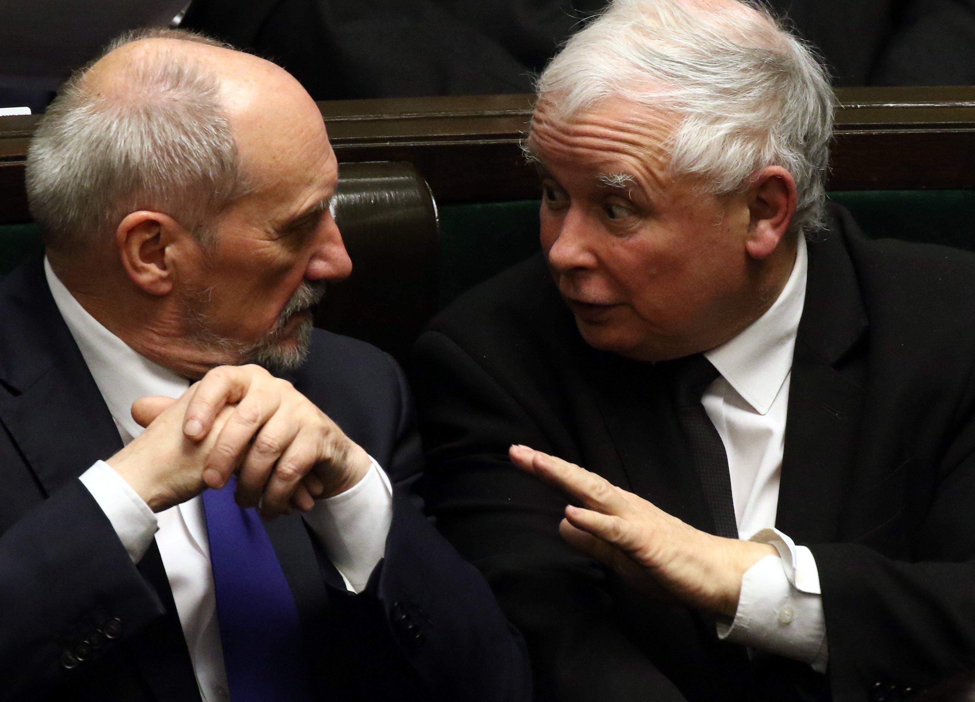Dwaj mężczyźni, Macierewicz i Kaczyński