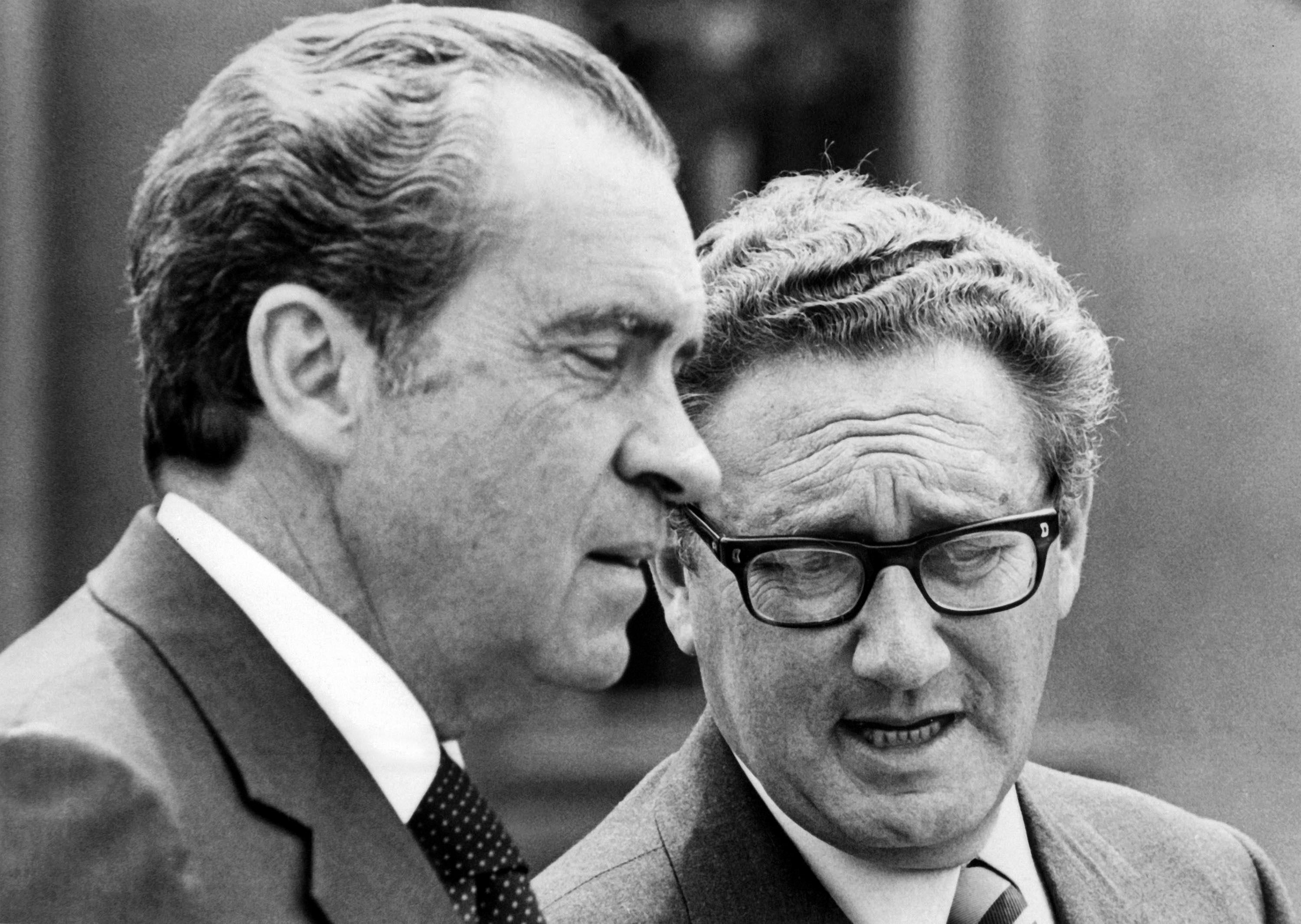 Portret prezydenta Nixona (z lewej) i Henry'ego Kissingera