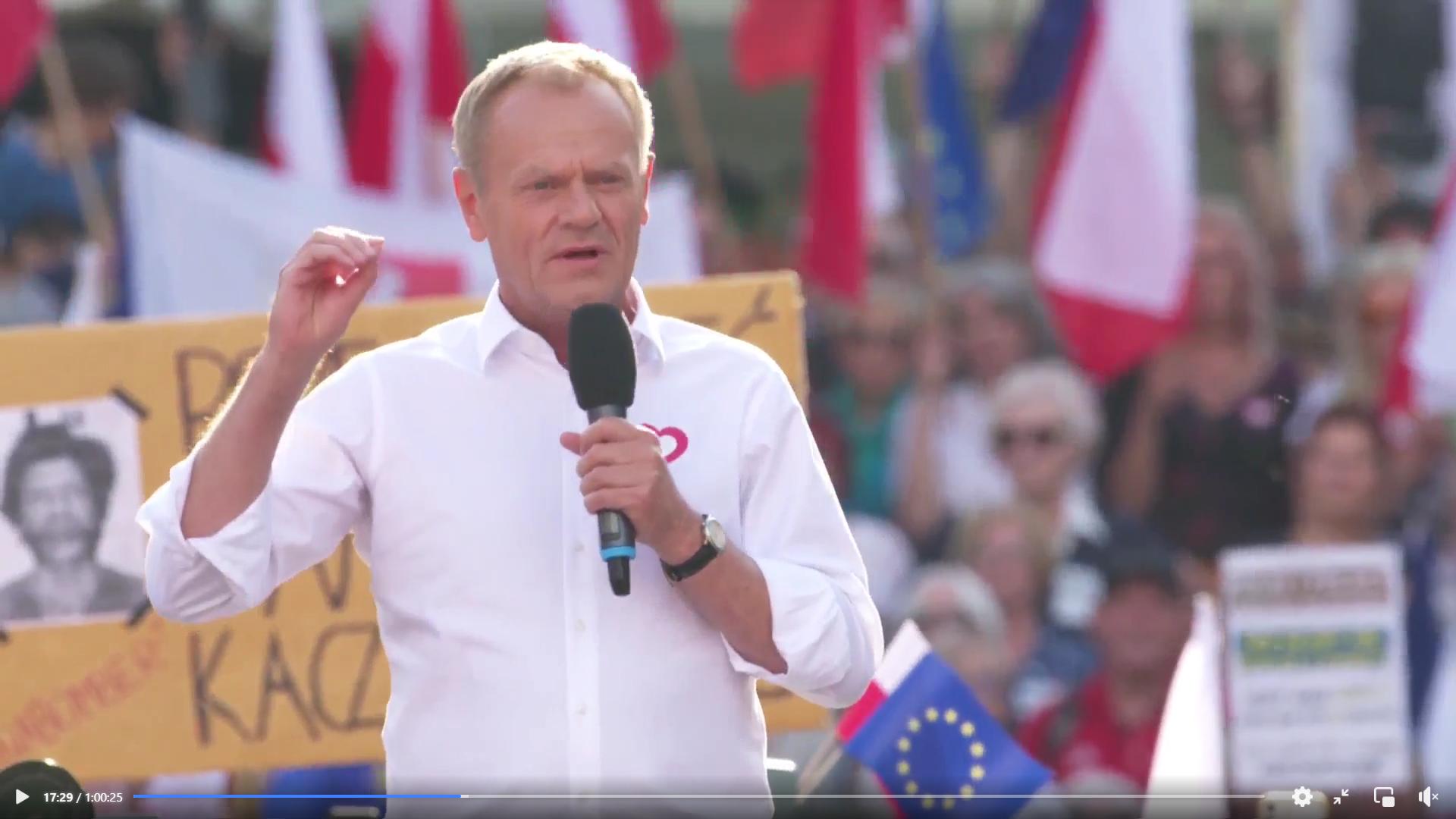 Donald Tusk podczas wiecu w Poznaniu