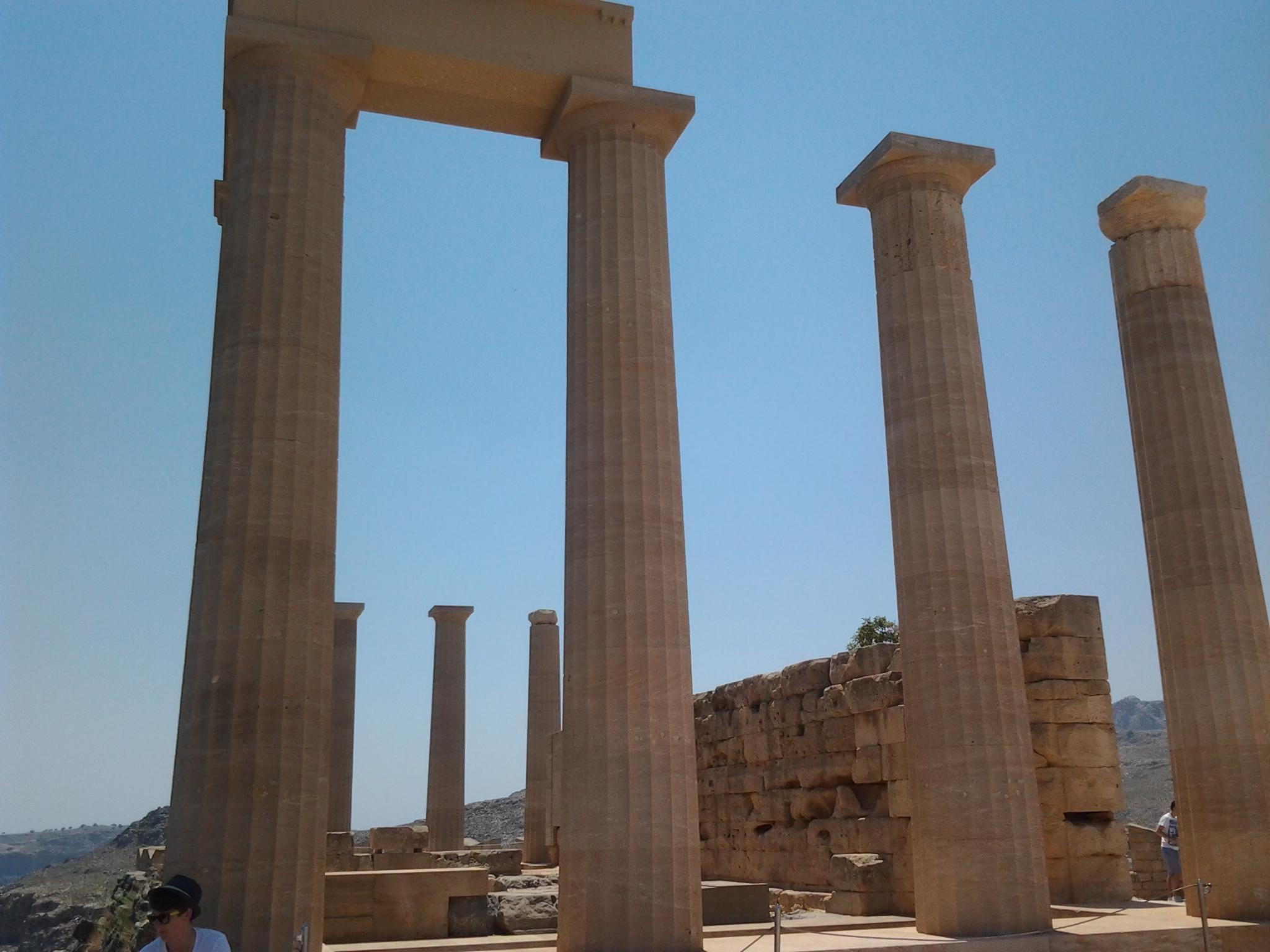 Kolumny świątyni Ateny, wioska Lindos, Rodos, Grecja