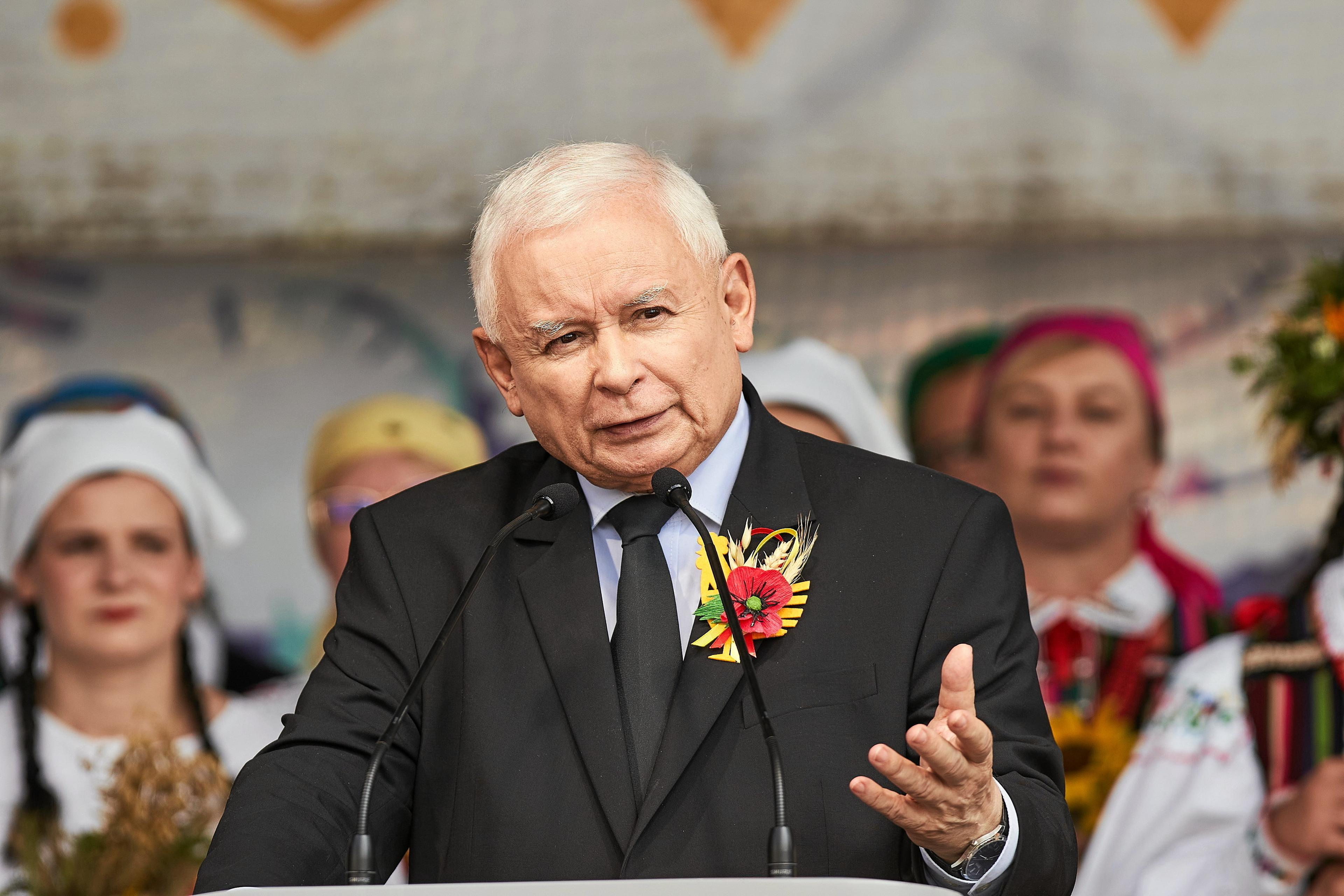 Mężczyzna przemawia, Jarosław Kaczyński