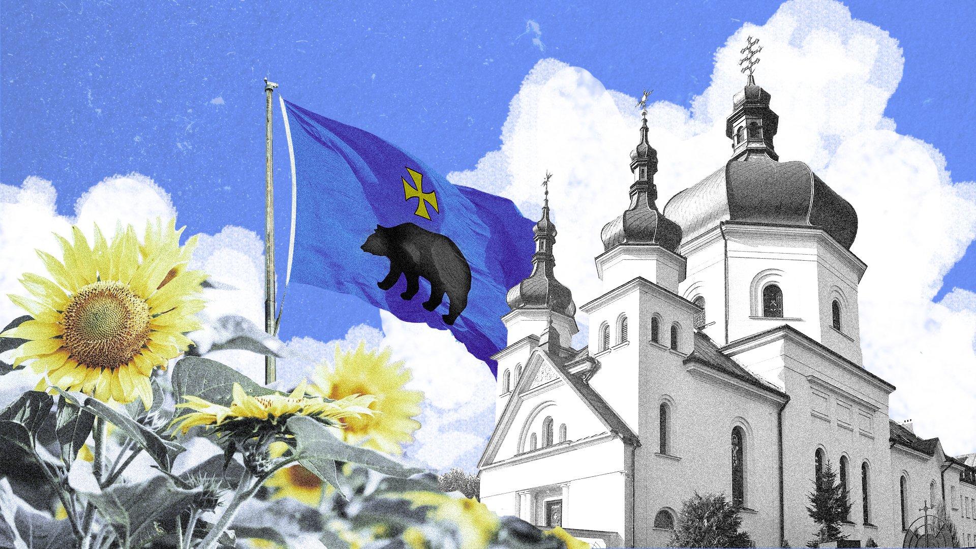 słoneczniki i powiewająca flaga z herbem Przemyśla, przedstawiającym niedźwiedzia i żółty krzyż na niebieskim tle, w tle cerkiew