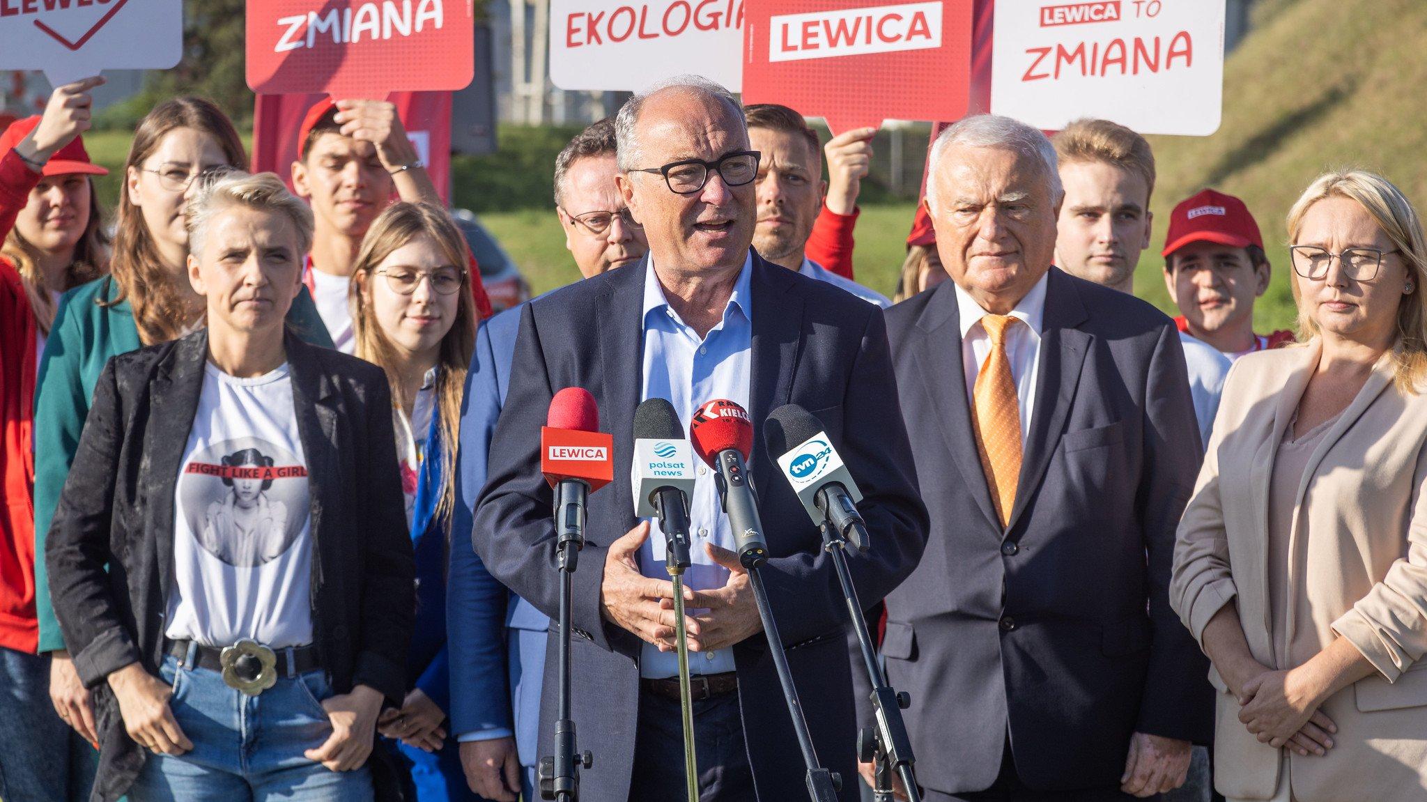 Włodzimierz Czarzasty, Joanna Schuering-Wielgus i Andrzej Szejna z Nowej Lewicy podczas konferencji prasowej 27 września 2023 w Kielcach