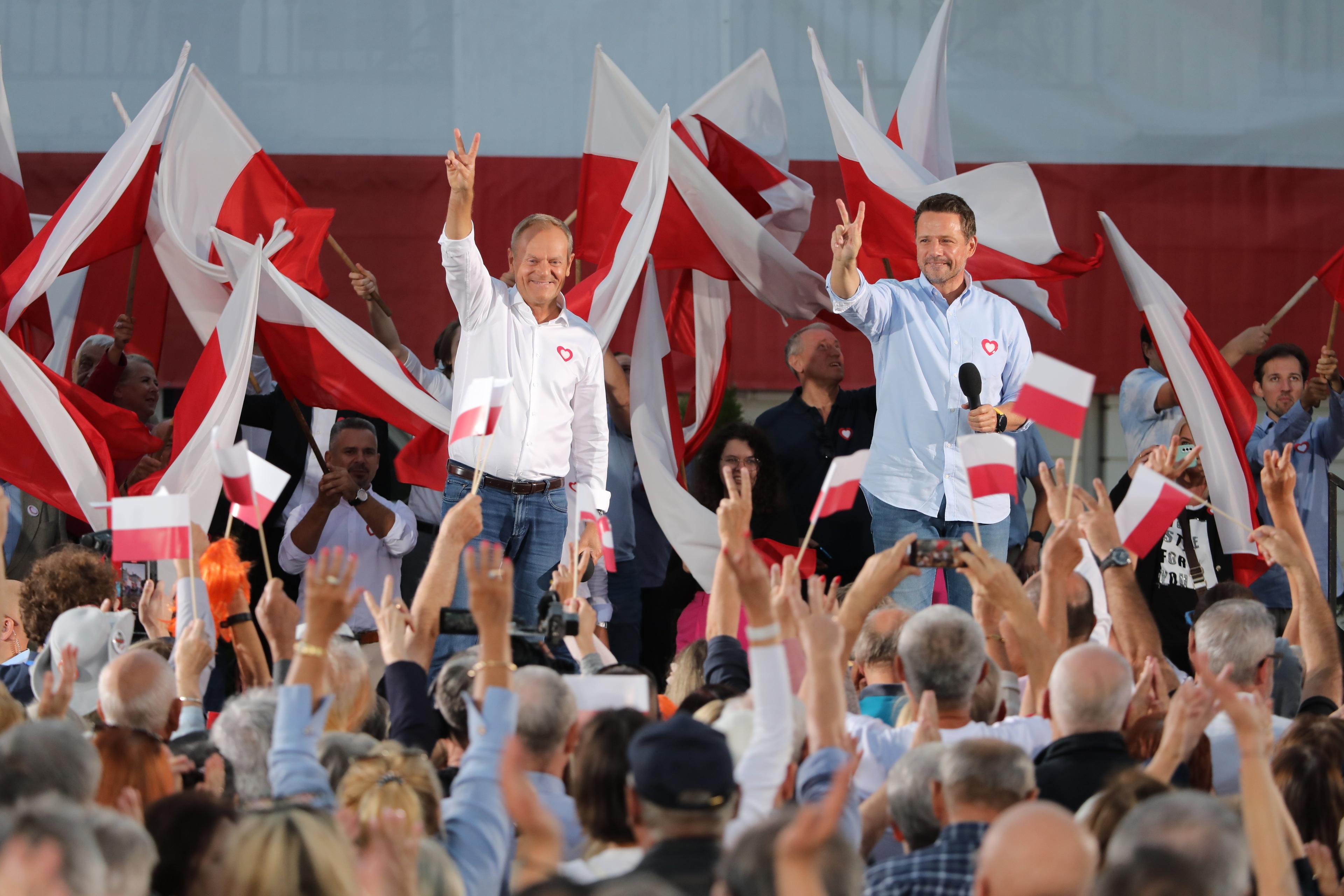 Rafał Trzaskowski i Donald Tusk na wiecu w Otwocku