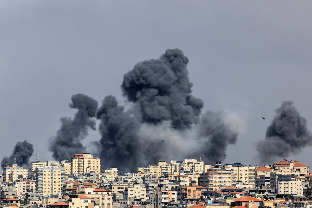 EDITORS NOTE: Graphic content / Smoke rises over Gaza City on October 7, 2023 during Israeli air strikes. - Palestinian militants have begun a "war" against Israel, the country's defence minister said on October 7 after a barrage of rockets were fired and fighters from the Palestinian enclave infiltrated Israel, a major escalation in the Israeli-Palestinian conflict. (Photo by MAHMUD HAMS / AFP)