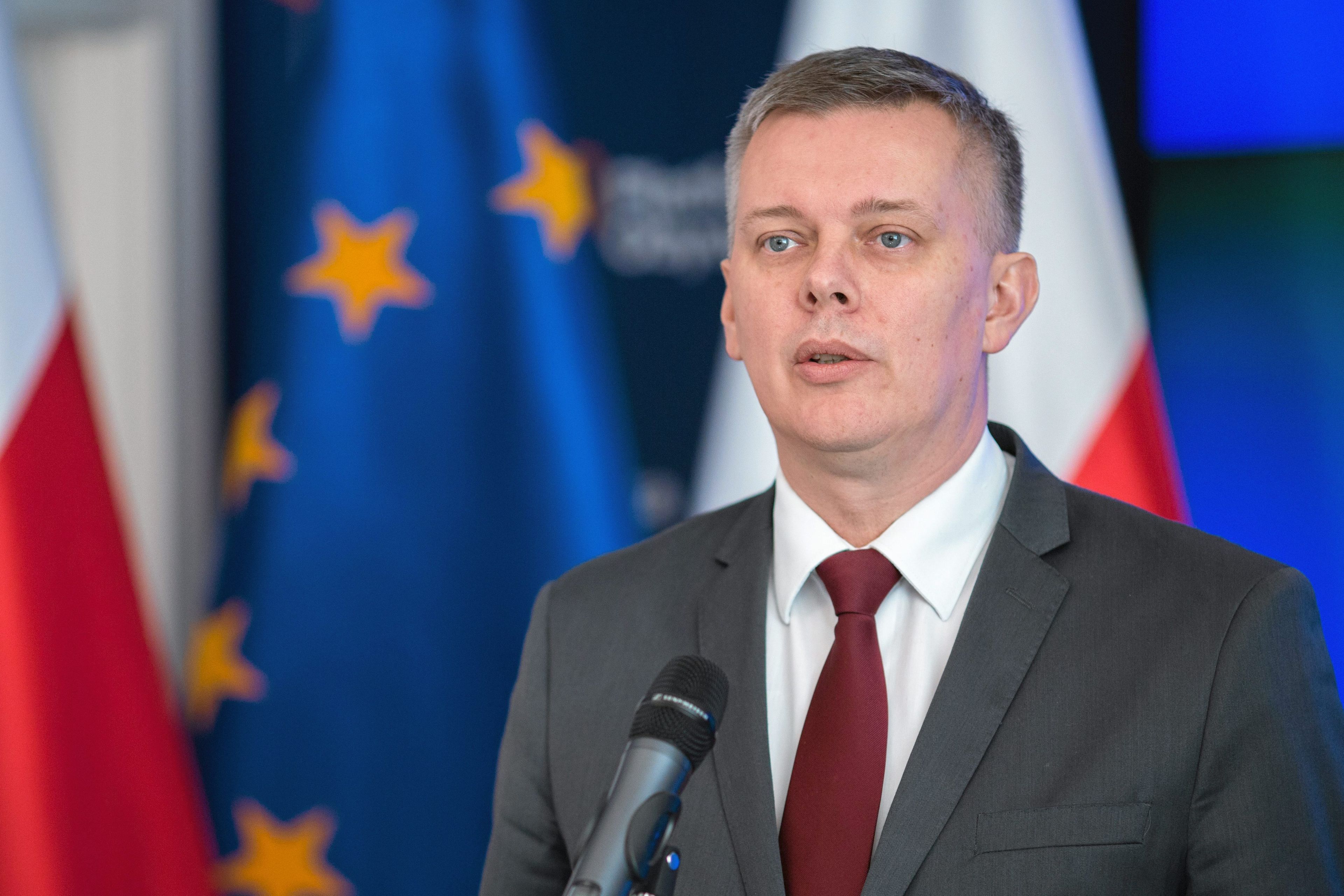 31.12.2015 Warszawa . Polityk Platformy Obywatelskiej Tomasz Siemoniak podczas konferencji prasowej oglosil rezygnacje z ubiegania sie o miejsce przewodniczacego PO na rzecz Grzegorza Schetyny . 
Fot. Bartosz Bobkowski / Agencja Gazeta