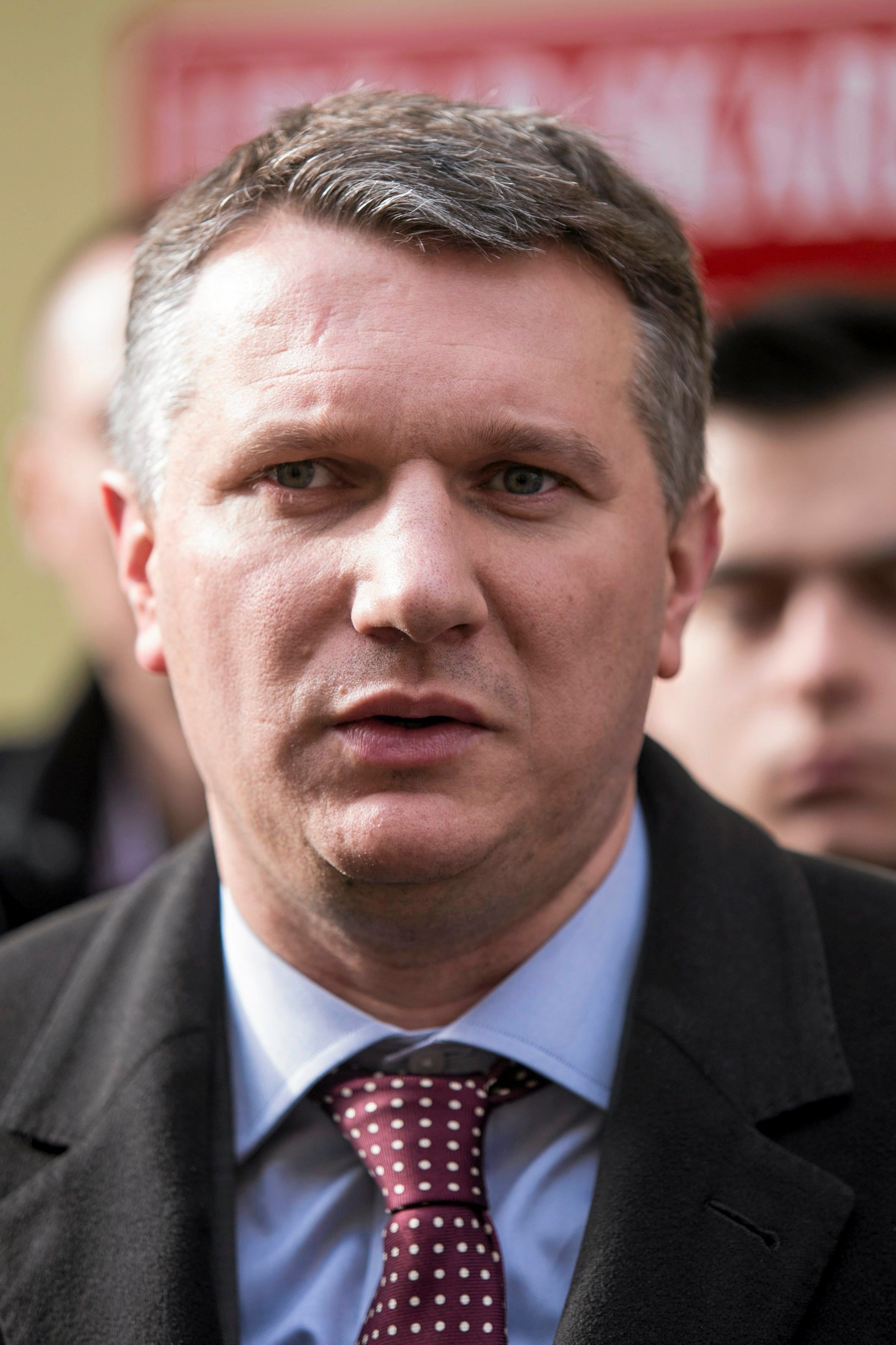 11.02.2016 Krakow . Ul . grodzka 65 , przed Urzedem Skarbowym . Przemyslaw Wipler podczas konferencji prasowej partii KORWIiN " Krakowski handel zagrozony nowym podatkiem PiS - u " . 
Fot. Michal Lepecki / Agencja Gazeta
