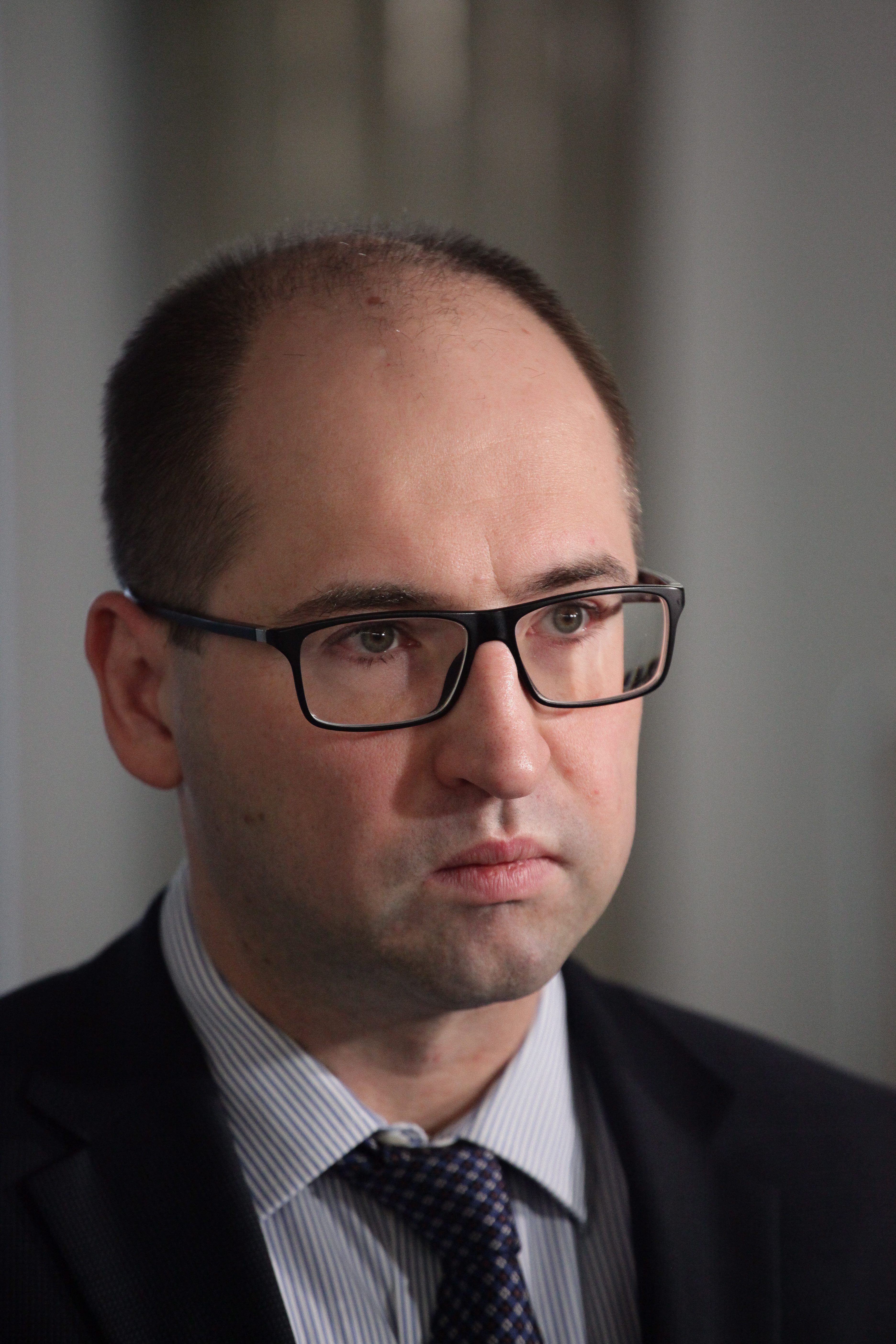 26.11.2015 Warszawa , Sejm . Adam Bielan podczas konferencji prasowej w przerwie posiedzenia Zarzadu Krajowego Polski Razem Zjednoczonej Prawicy . 
Fot . Slawomir Kaminski / Agencja Gazeta