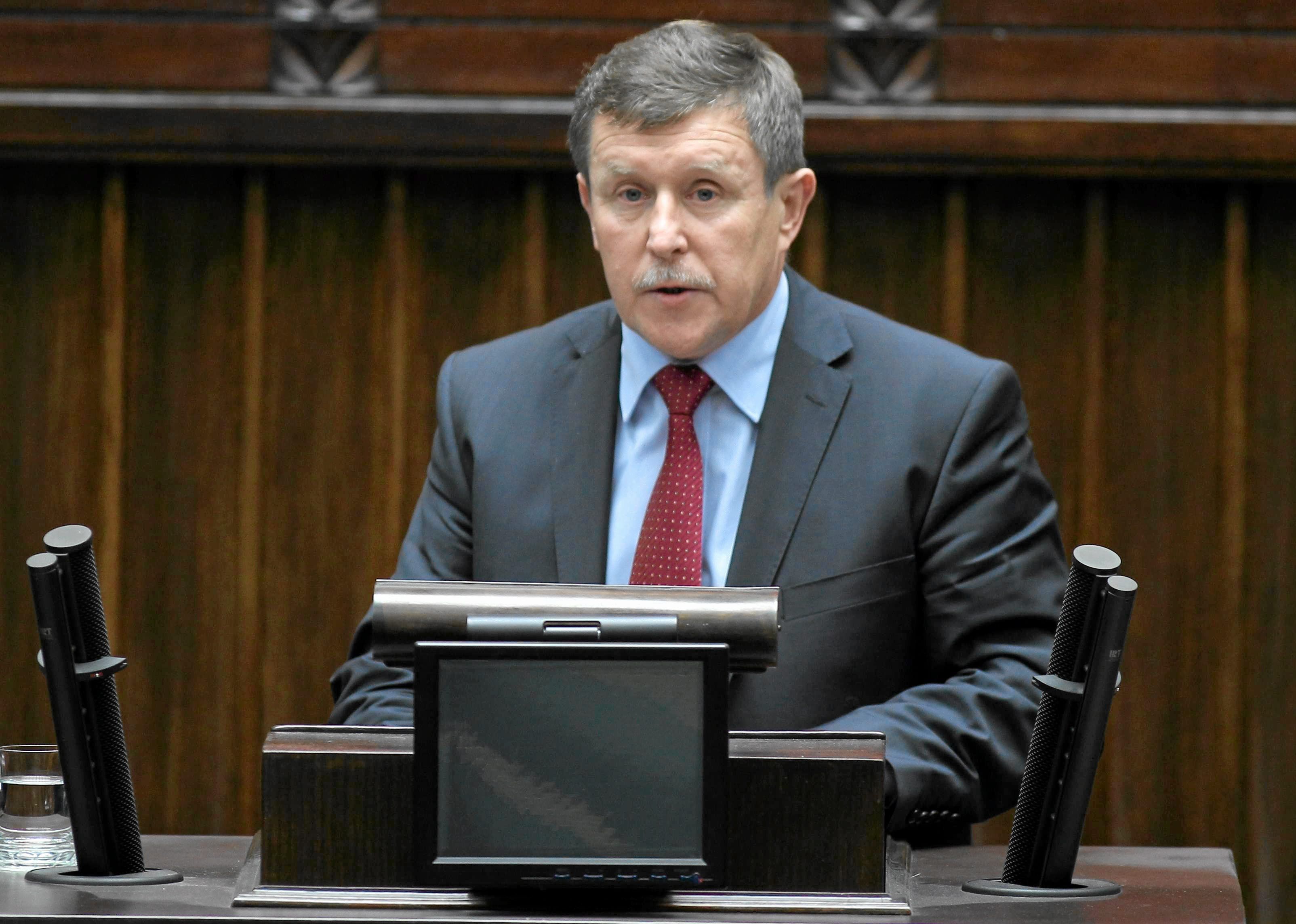 18.11.2011 WARSZAWA , SEJM , ZBIGNIEW KUZMIUK ( Z Z KRESKA ) , PODCZAS DEBATY NAD EXPOSE PREMIERA DONALDA TUSKA .
FOT. WOJCIECH OLKUSNIK / AGENCJA GAZETA