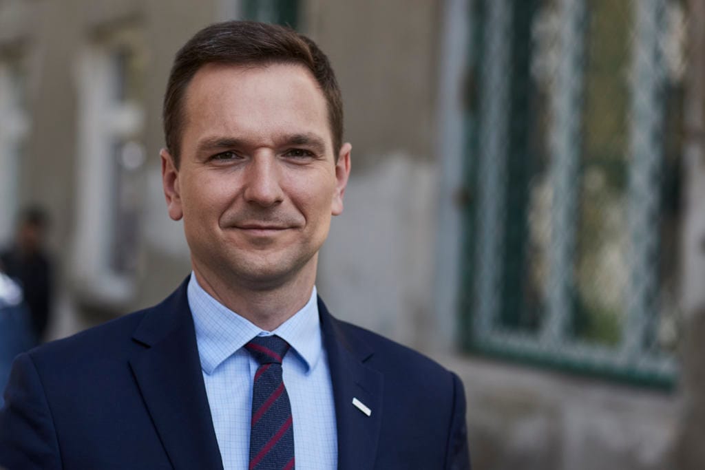 25.04.2018 Lodz . Waldemar Buda z partii Prawo i Sprawiedliwosc  - PiS kandydatem na prezydenta miasta . Konferencja prasowa na ulicy Ceglanej czesci rynku Baluckiego najwiekszego i najstarszego rynku handlowego w Lodzi .
fot. Tomasz Stanczak / Agencja Gazeta