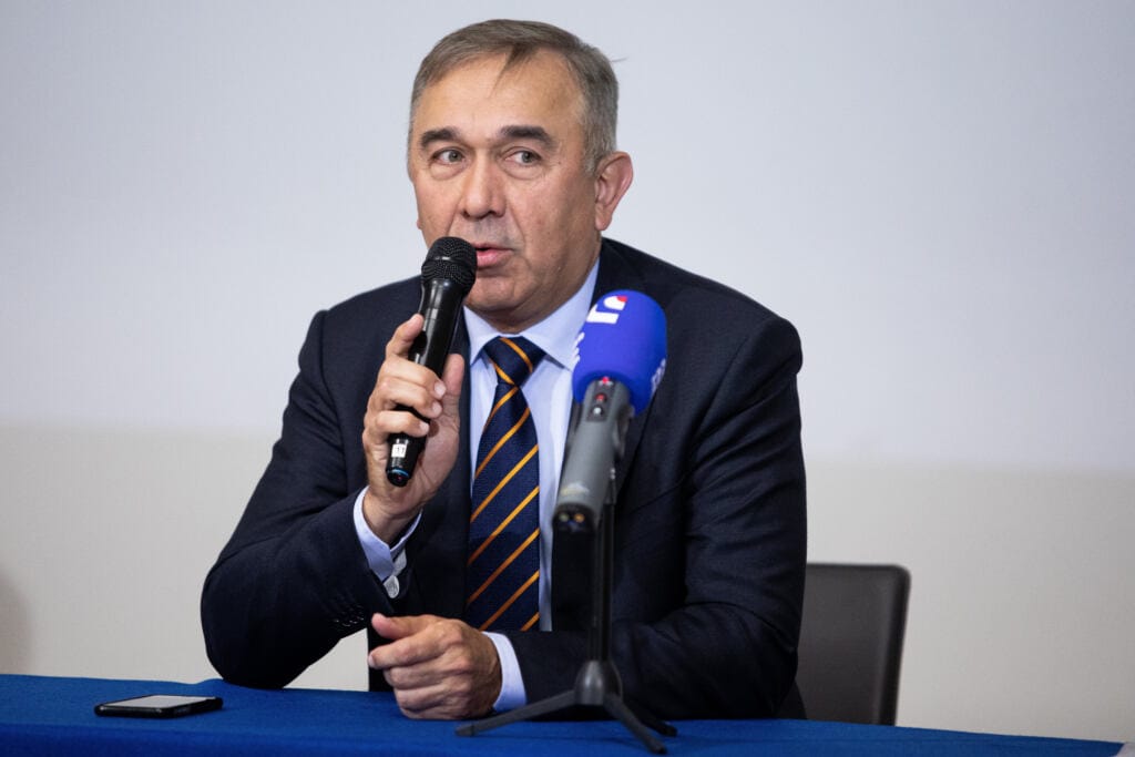 22.05.2020 Lublin . Uniwersytet Medyczny . Senator Prawa i Sprawiedliwosci , dr n. med. Grzegorz Czelej podczas konferencji prasowej '' Start produkcji leku na COVID - 19 '' na temat rozpoczecia produkcji leku na koronawirusa .
Fot. Jakub Orzechowski / Agencja Gazeta