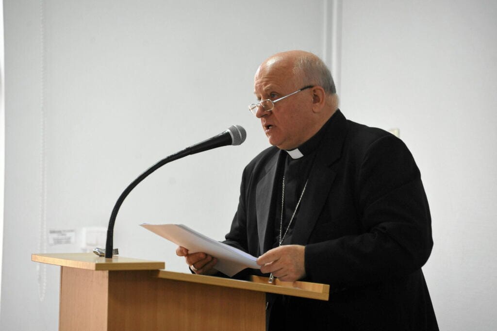 26.10.2013 Opole , konferencja naukowa Nadzieje i koszty spoleczne zaplodnienia in vitro Wydzial Teologiczny UO biskup Jozef Wrobel

Fot. Nikodem T. Jacuk / Agencja Gazeta