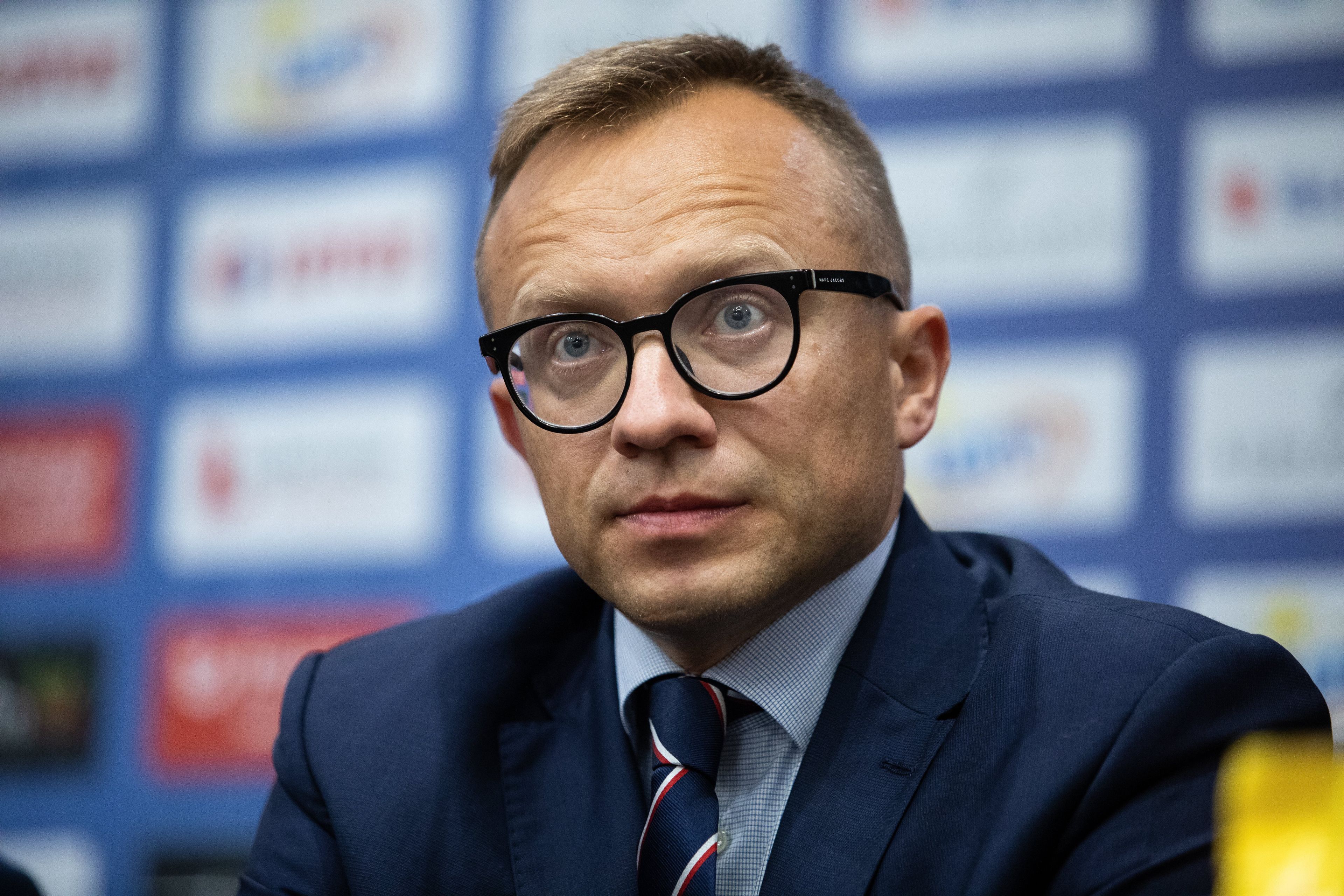 Mężczyzna w okularach, Artur Soboń
