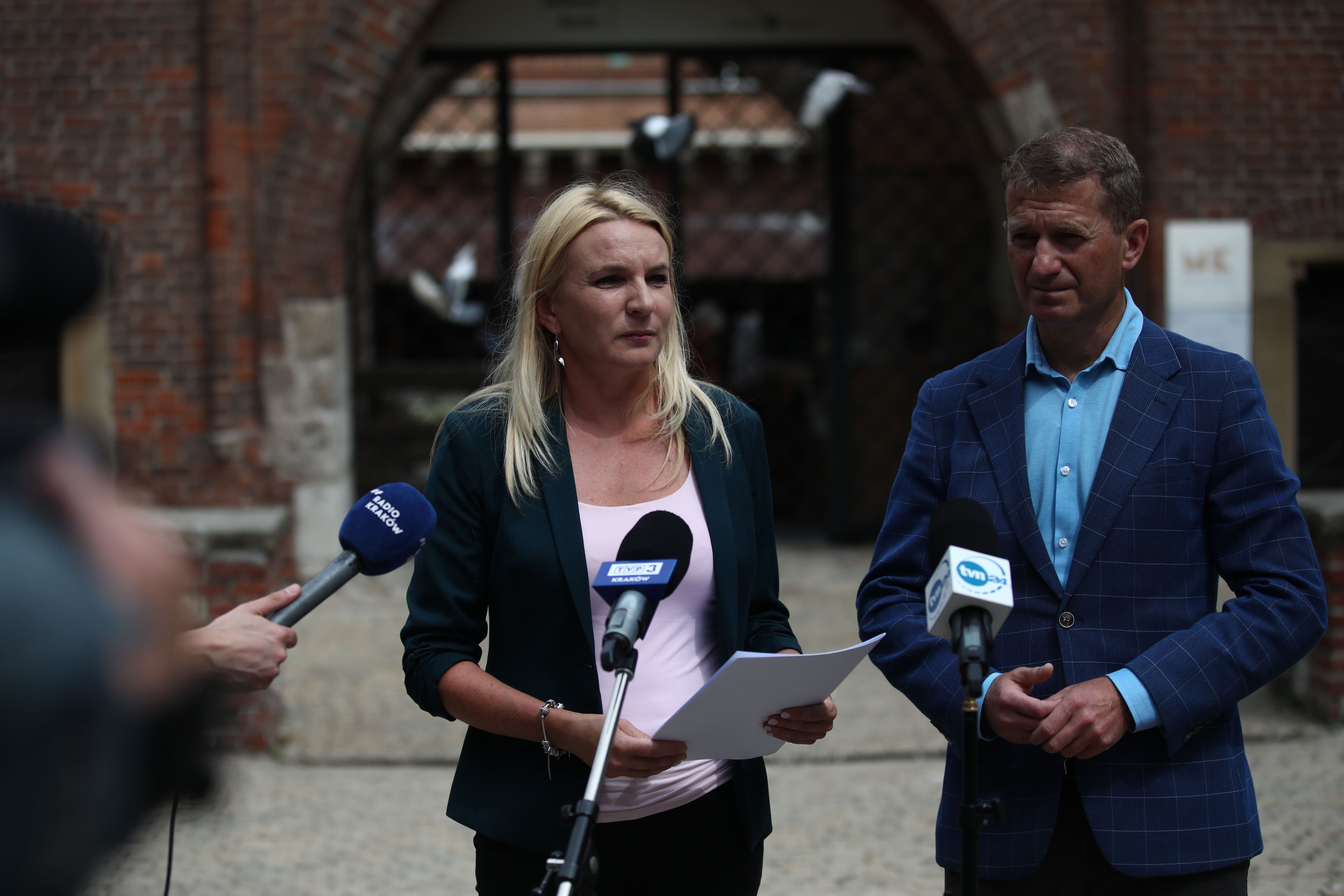 04.08.2021 Krakow . Ireneusz Ras i Agnieszka Scigaj podczas konferencji prasowej w Krakowie w sprawie srodkow unijnych dla Malopolski .
Jakub Wlodek / Agencja Wyborcza.pl