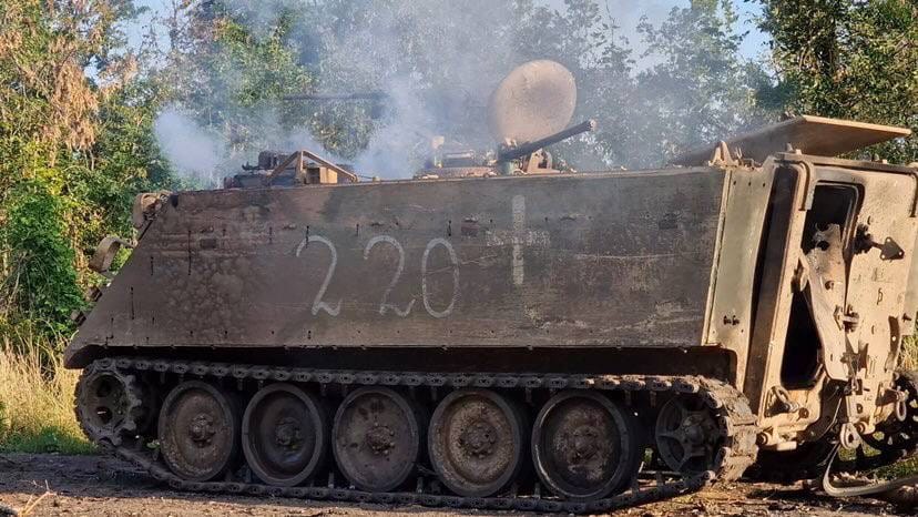 zdjęcie zniszczonego wozu pancernego