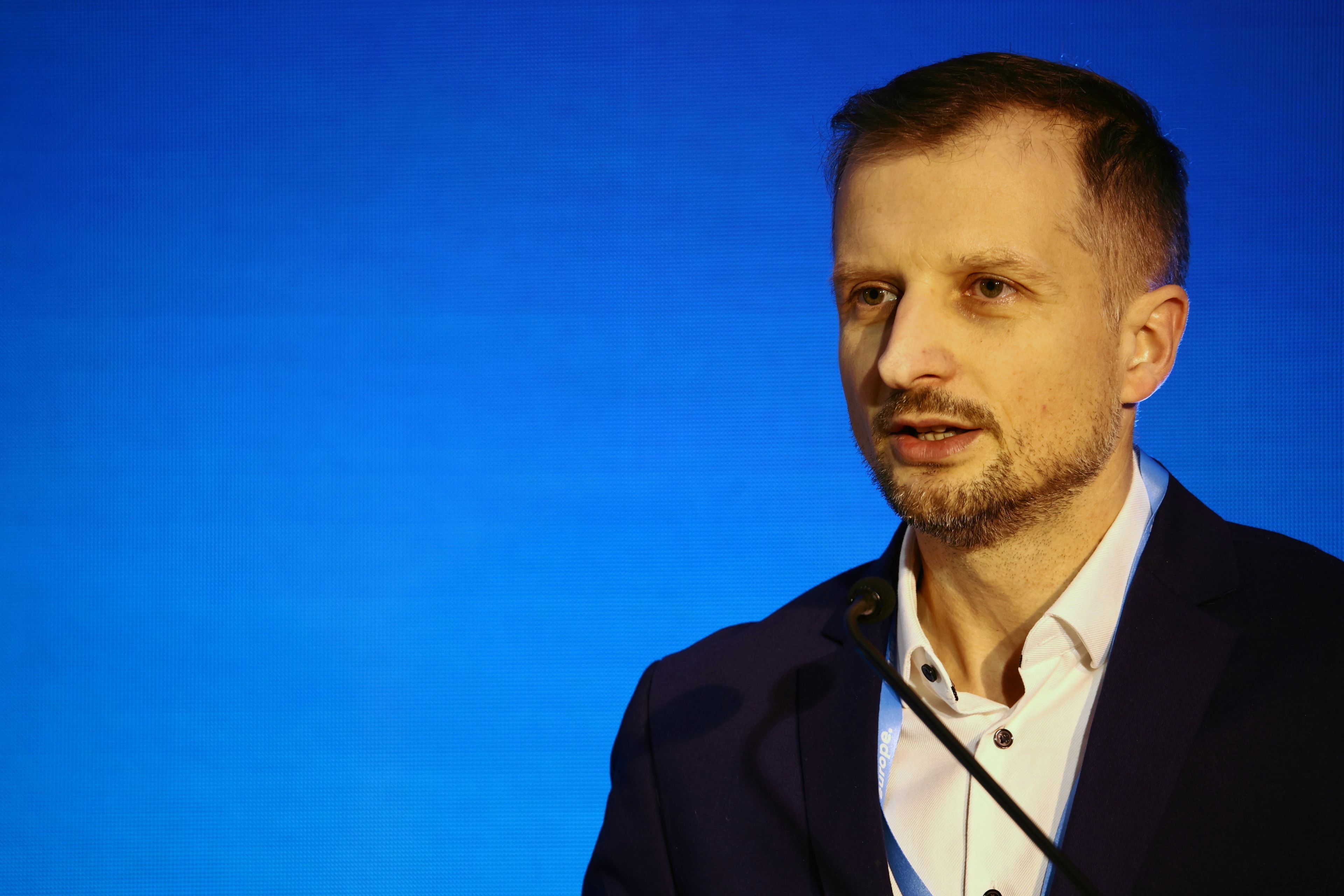na zdjęciu Mikołaj Dorożała