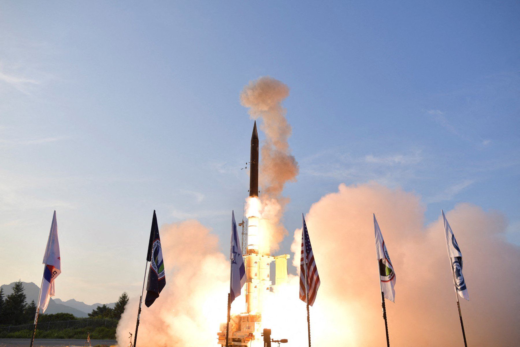 A handout picture released by the Israeli Ministry of Defence on July 28, 2019 shows the launch of the Arrow-3 hypersonic anti-ballistic missile at an undisclosed location in Alaska. Israel and the United States have successfully carried out tests of a ballistic missile interceptor that Prime Minister Benjamin Netanyahu said Sunday provides protection against potential threats from Iran.
The tests of the Arrow-3 system were carried out in the US state of Alaska and it successfully intercepted targets above the atmosphere, Israel's defence ministry said in a statement. (Photo by Israeli Ministry of Defence / AFP) / == RESTRICTED TO EDITORIAL USE - MANDATORY CREDIT "AFP PHOTO / HO / ISRAELI MINISTRY OF DEFENCE" - NO MARKETING NO ADVERTISING CAMPAIGNS - DISTRIBUTED AS A SERVICE TO CLIENTS ==