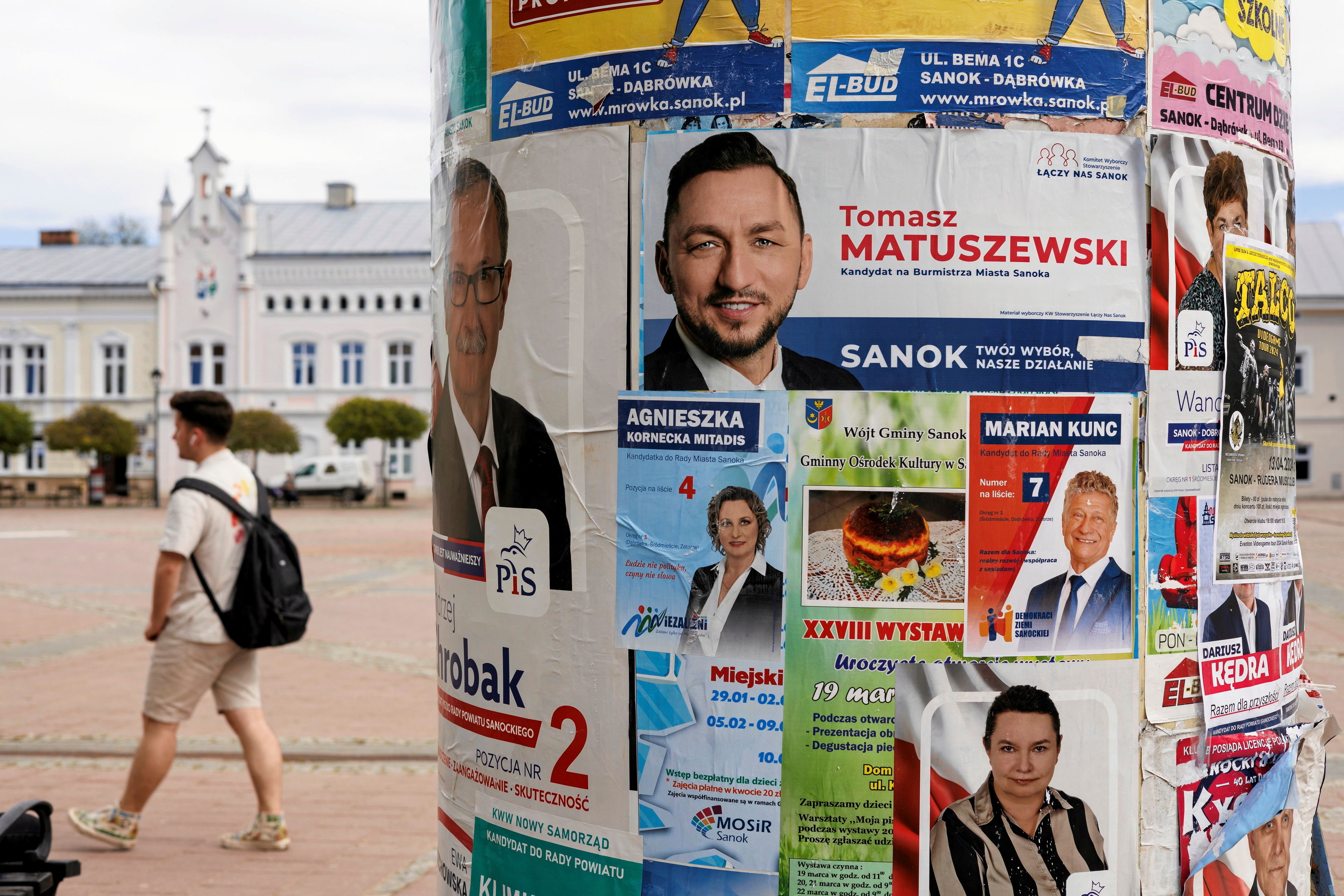 09.04.2024 Sanok . Plakaty wyborcze kandydatow na urzad burmistrza Sanoka .
Fot. Patryk Ogorzalek / Agencja Wyborcza.pl