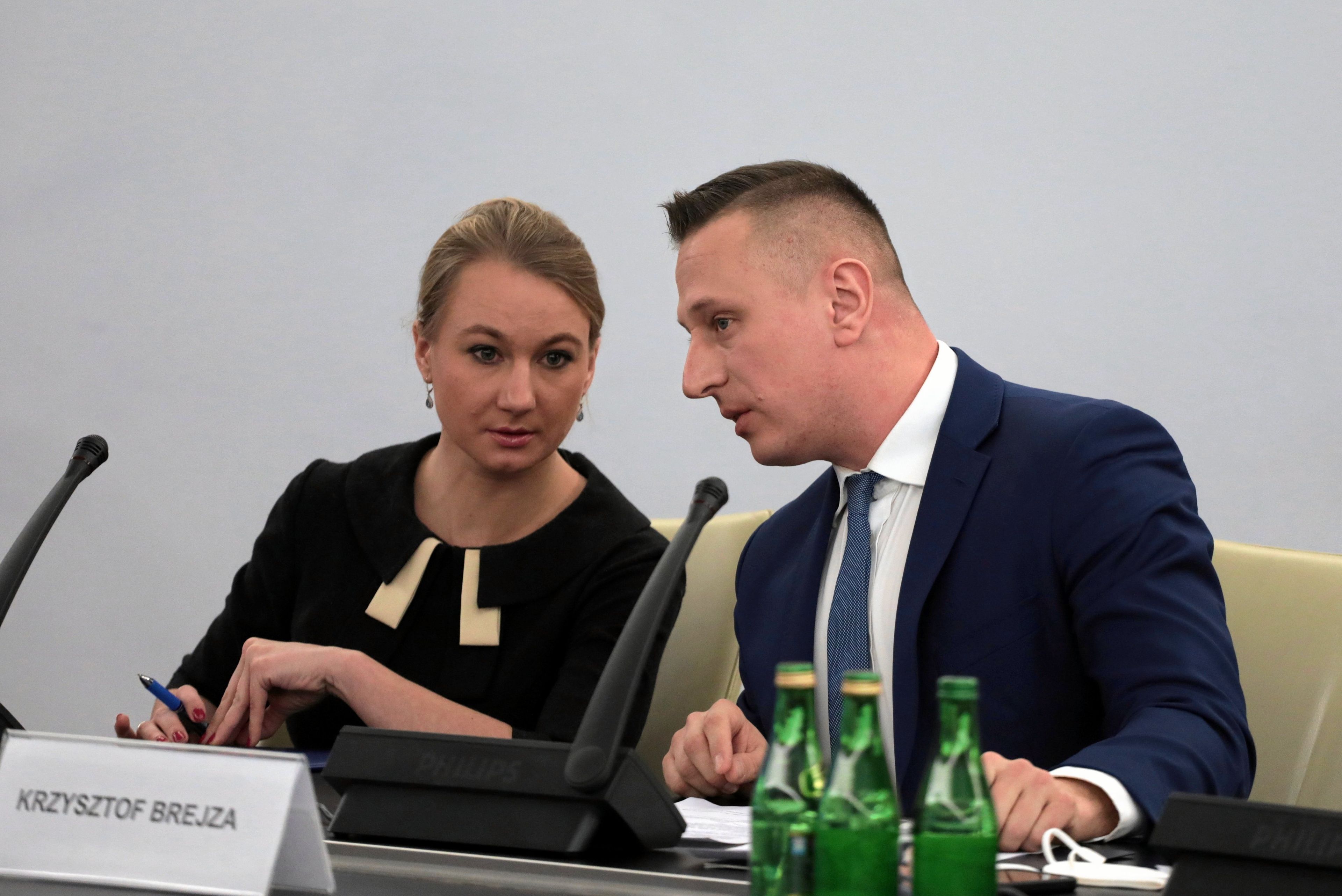 19.01.2022 Warszawa , Senat . Trzecie posiedzenie Senackiej Komisji do zbadania inwigilacji Pegasusem osob zwiazanych z opozycja i jej wplyw na proces wyborczy . Przed Komisja zeznaje senator Krzysztof Brejza obok siedzi zona Dorota Brejza .
Fot. Slawomir Kaminski / Agencja Wyborcza.pl