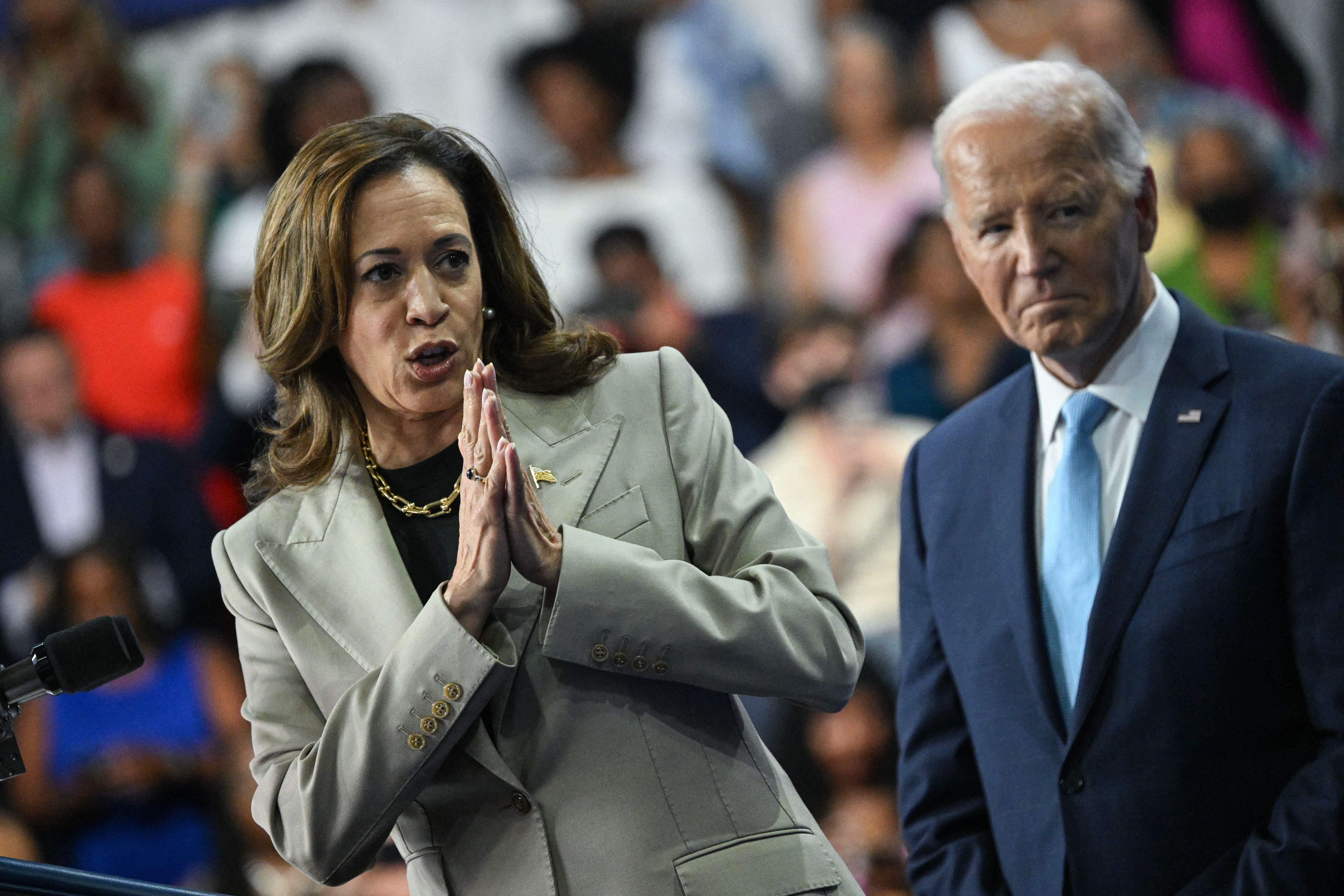 Kamala Harris i Joe Biden na wiecu wyborczym