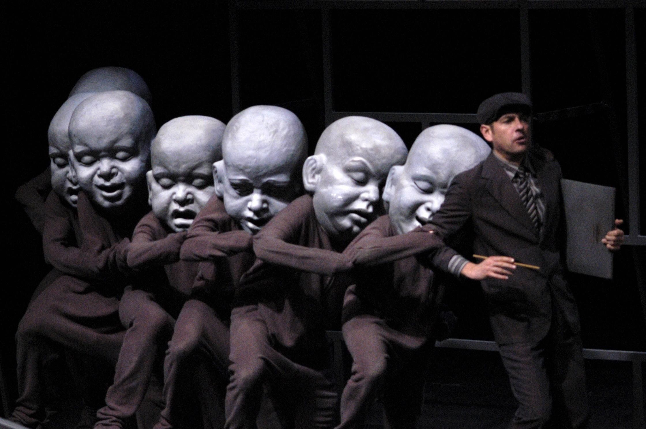 Lalki przedstawiające dziecięce głowy