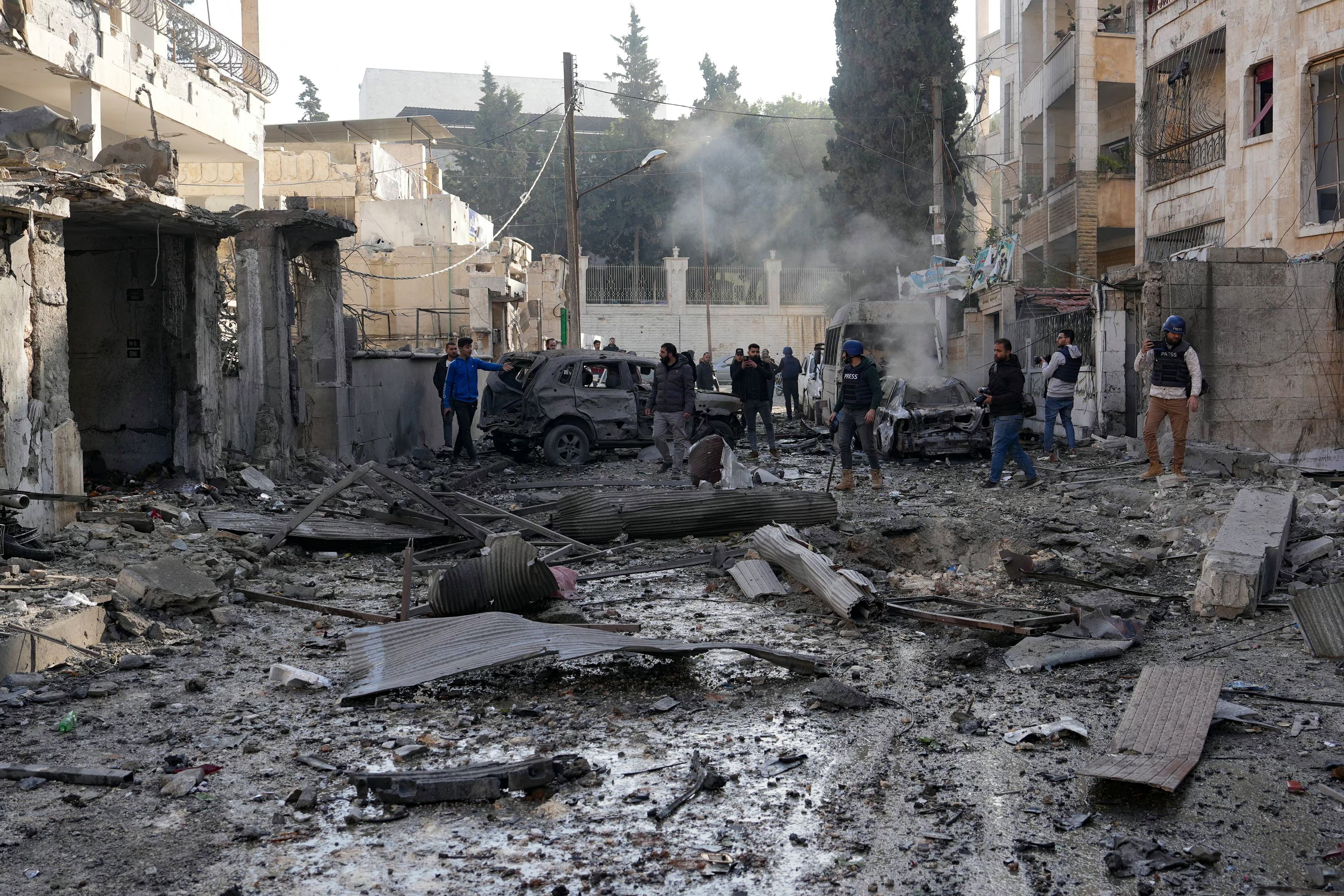 Skutki nalotu sił reżimowych w Idlib
