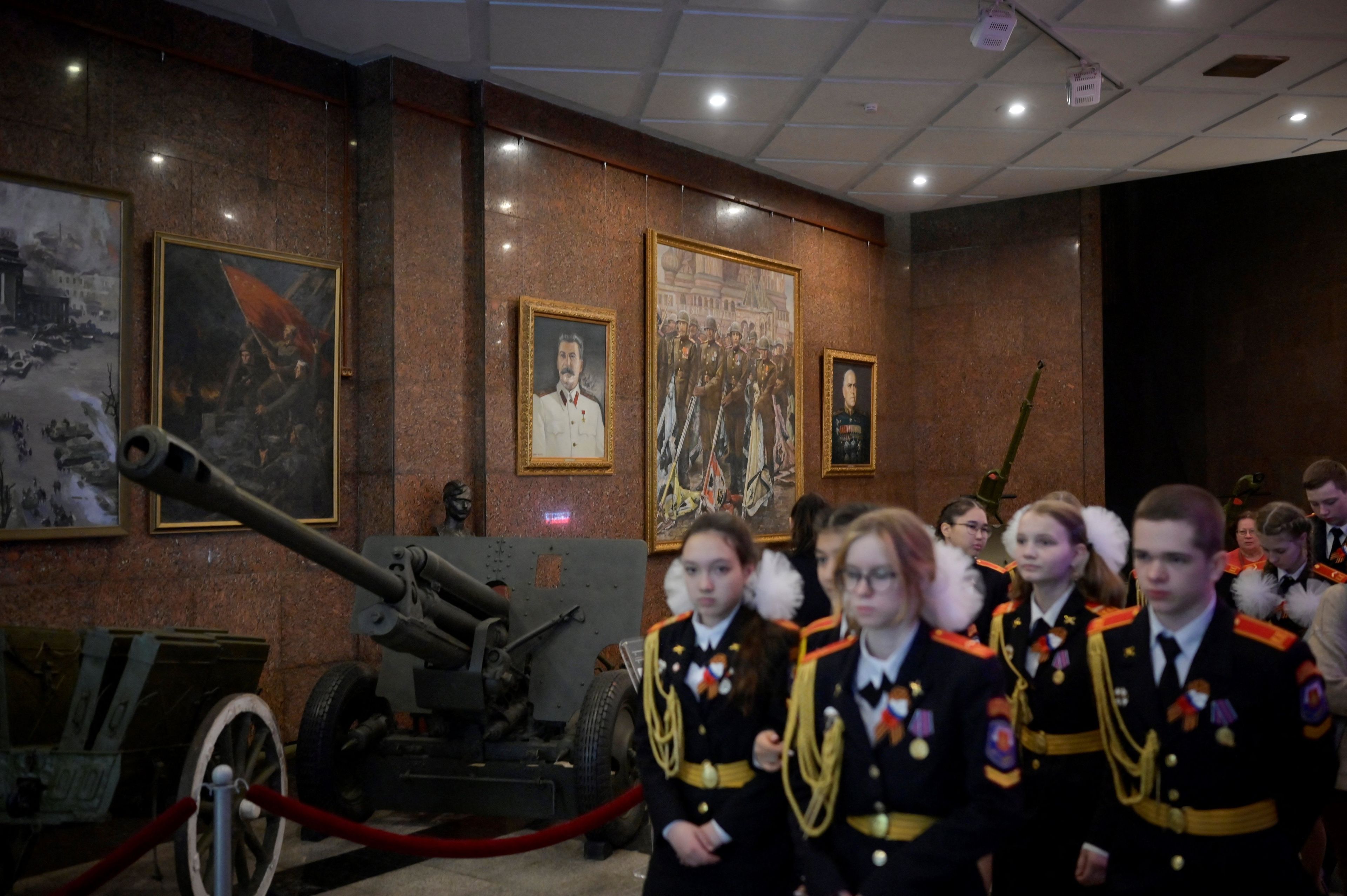 RUSSIA-UKRAINE-CONFLICT-VICTORY-PARADE-CHILDREN