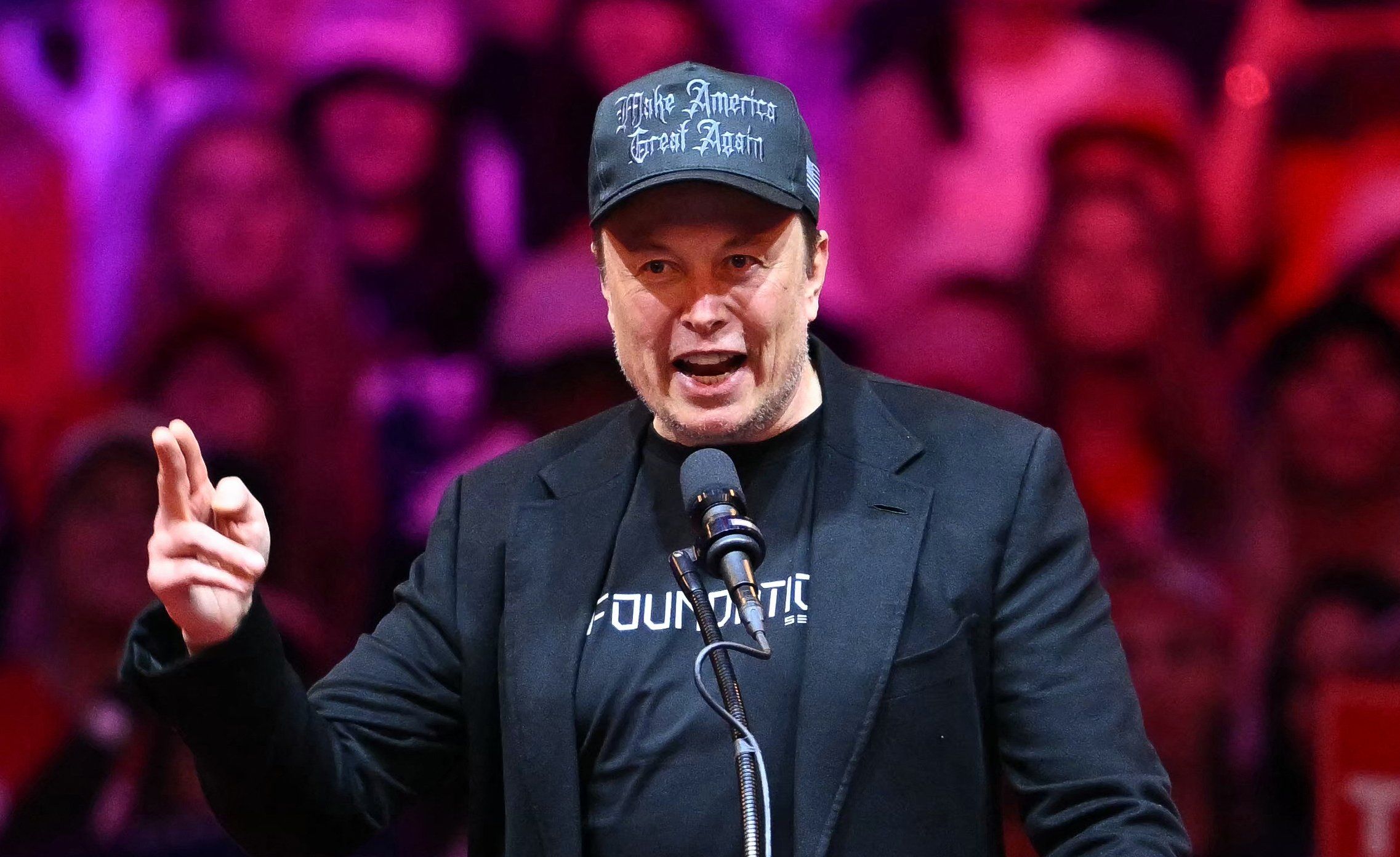 Elon Musk przemawia na wiecu wyborczym Donalda Trumpa