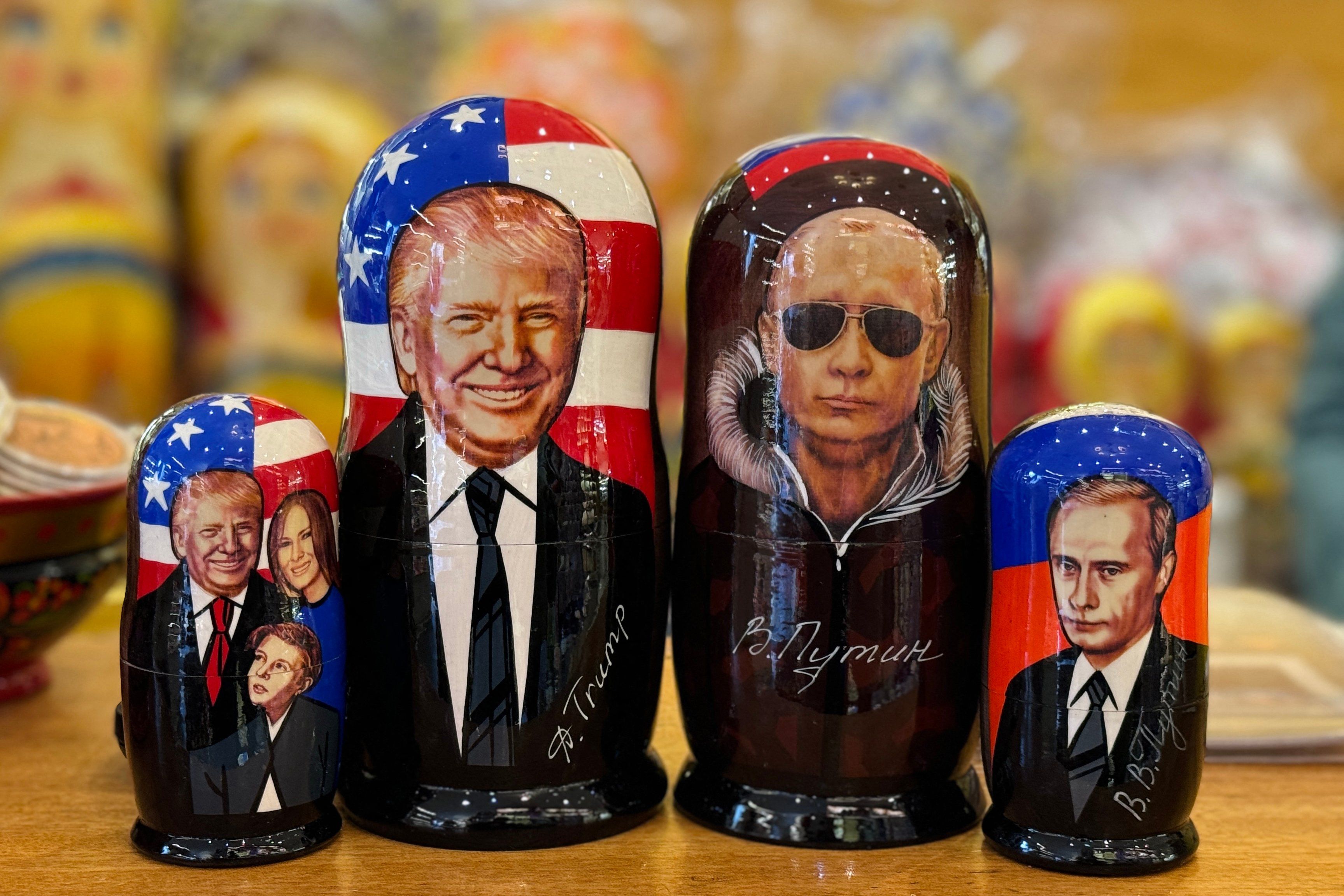 Matrioszki z wizerunkami Trumpa i Putina.