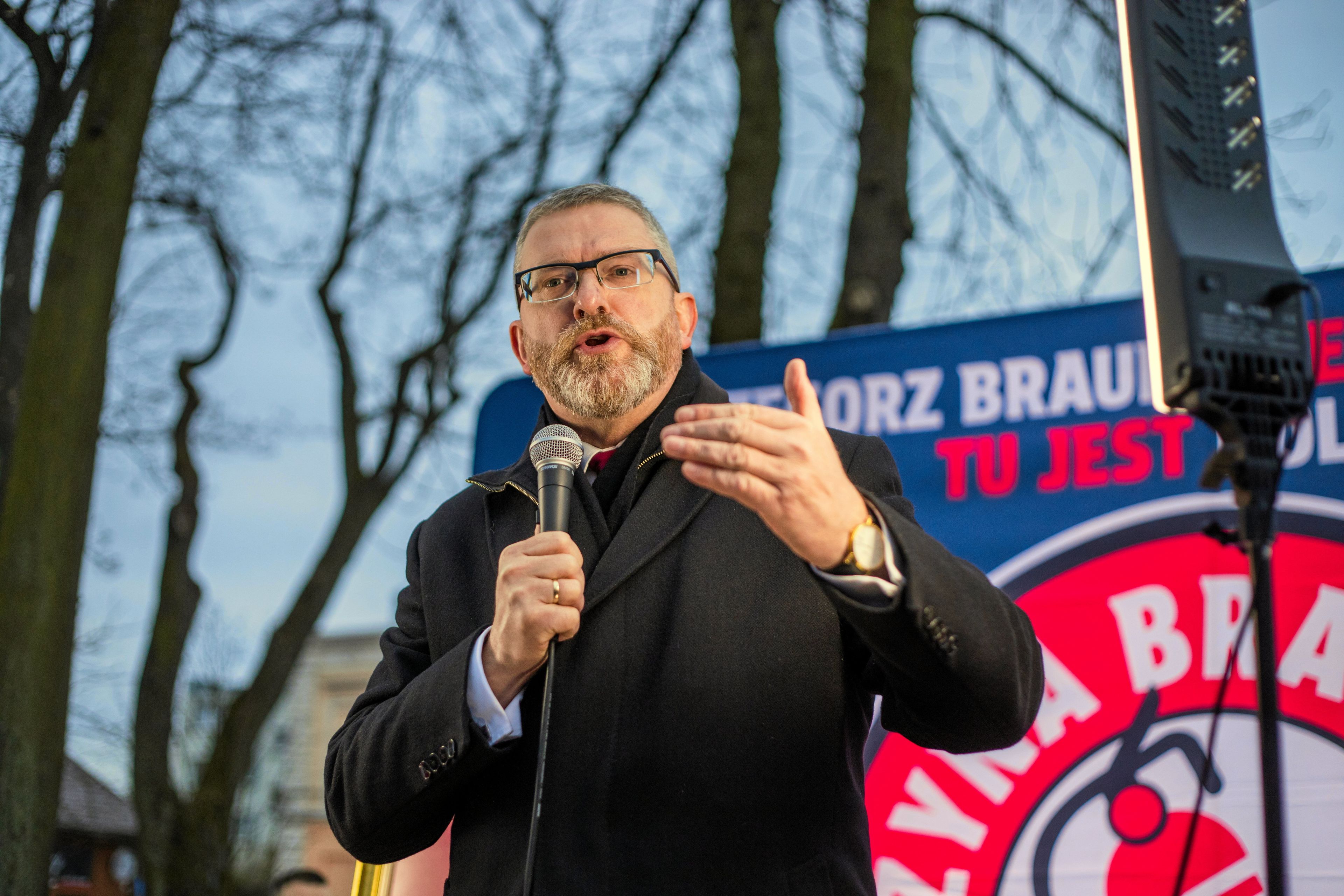 27.03.2025 Minsk Mazowiecki , Plac Kilinskiego . Kandydat Konfederacji Korony Polskiej na prezydenta RP Grzegorz Braun podczas spotkania z mieszkancami miasta .
Fot. Rafal Szczepankowski / Agencja Wyborcza.pl