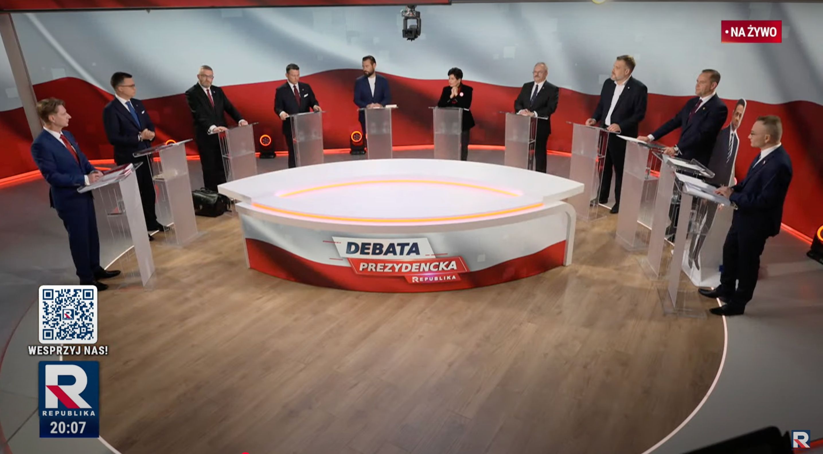 Kandydaci w studiu telewizyjnym.