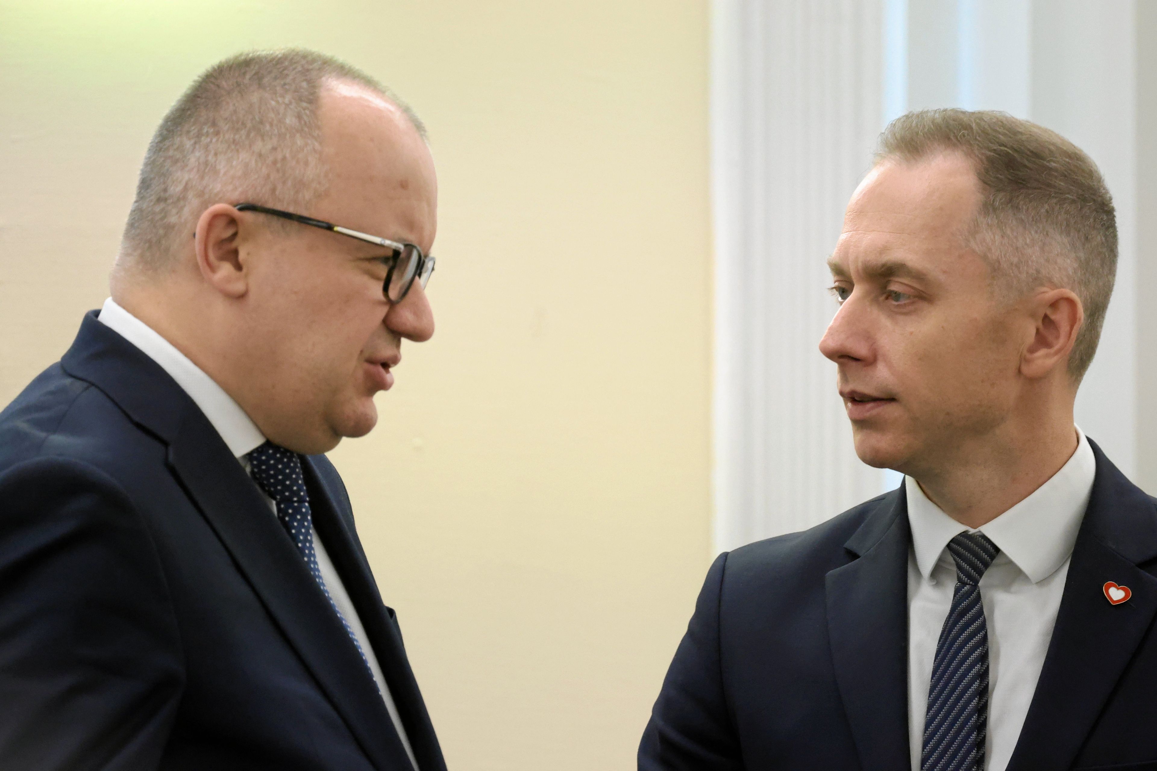 20.05.2025 Warszawa . Al Ujazdowskie , Kancelaria Prezesa Rady Miniastrow . Minister sprawiedliwosci Adam Bodnar (l) i wiceminister obrony narodowej Cezary Tomczyk (p) podczas posiedzenia rzadu .  
Fot. Robert Kowalewski / Agencja Wyborcza.pl
