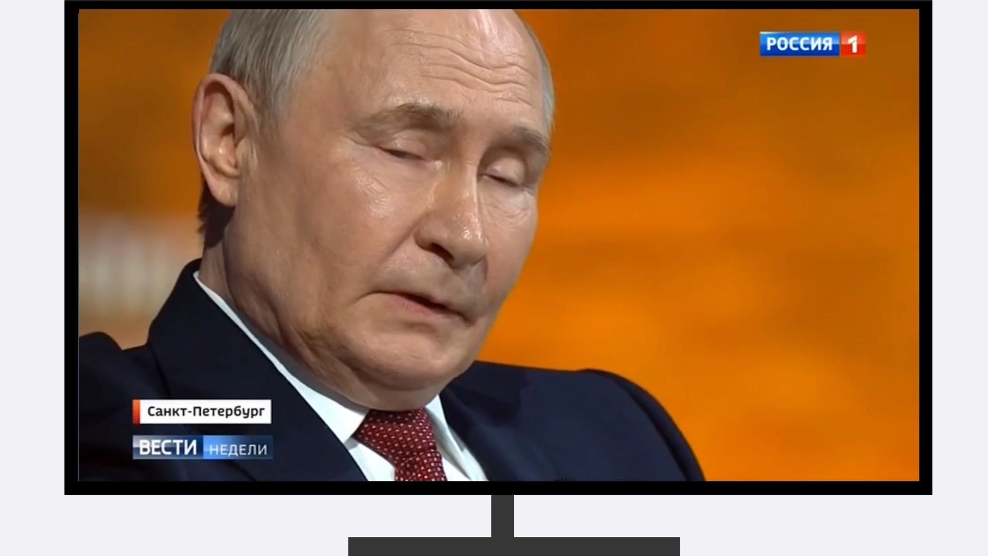 Grafika: w ramce nowego telewizora Putin na pomarańczowym tle i z wyrzywioną w grymasie twarz a