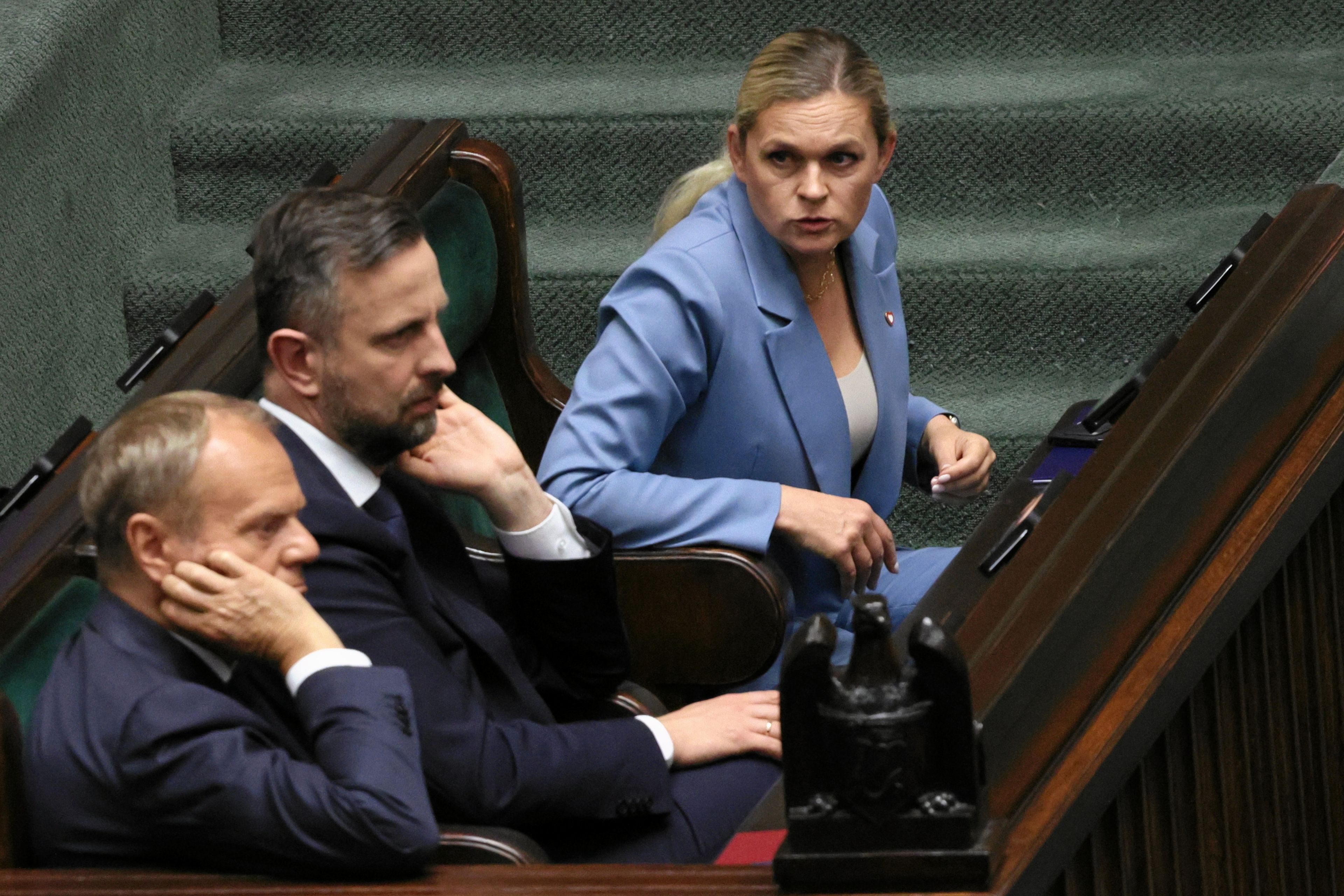 11.06.2025 Warszawa , Sejm . Trzeci dzien 36 Posiedzenia . Premier RP Donald Tusk (l), wicepremier, minister obrony narodowej Wladyslaw Kosiniak - Kamysz (c), ministra edukacji Barbara Nowacka (p) podczas rozpatrzenia wniosku Prezesa Rady Ministrow o wyrazenie przez Sejm RP wotum zaufania Radzie Ministrow . Wysluchanie pytan poslow do premiera RP .
Fot. Slawomir Kaminski / Agencja Wyborcza.pl