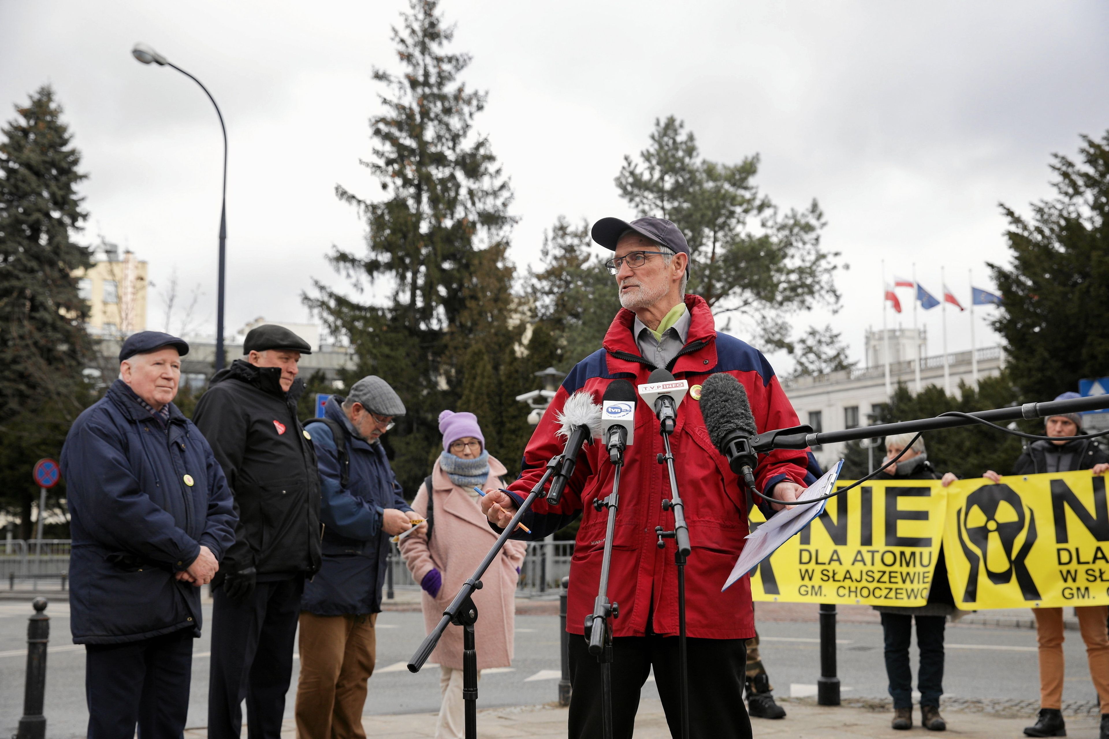 Radosław Gawlik podczas protestu anty-atomowego