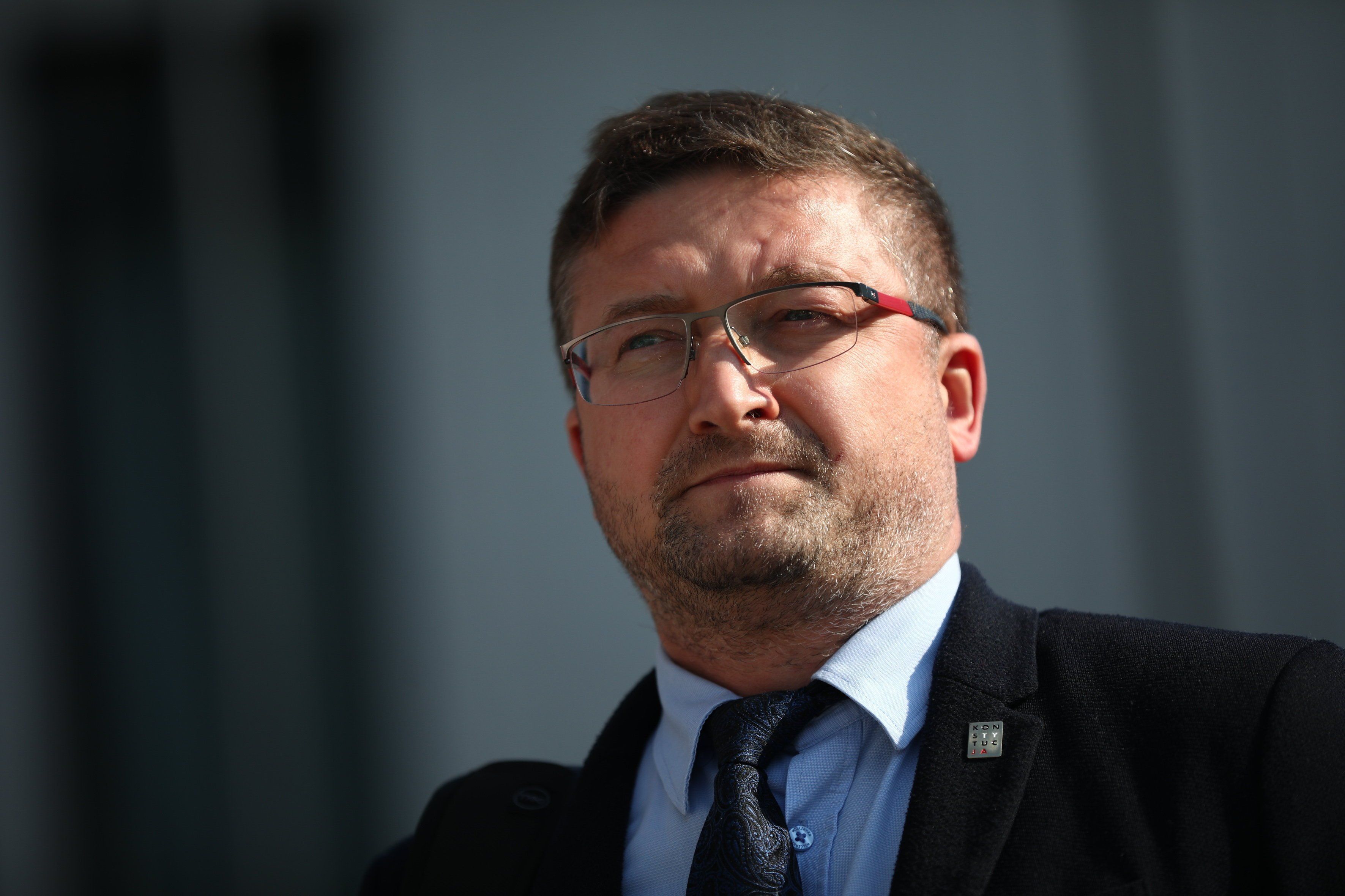 30.05.2022 Krakow , ulica Przy Rondzie 3 . Sedzia Pawel Juszczyszyn podczas protestu '' Wspieramy niezaleznych sedziow !''
Fot. Jakub Wlodek / Agencja Wyborcza.pl