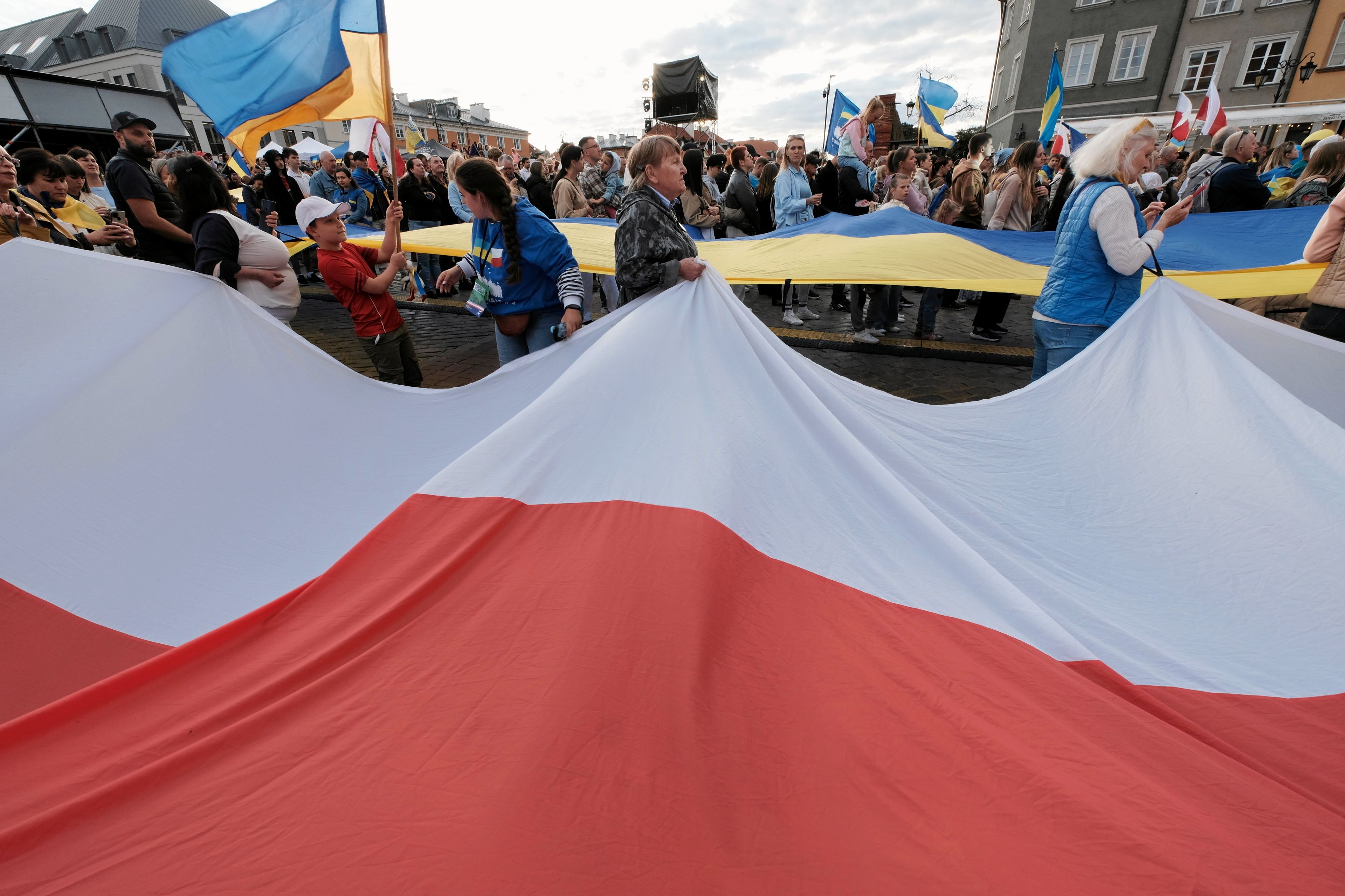 24.08.2025 Warszawa , Plac Zamkowy . Dzien Niepodleglosci Ukrainy - glowne obchody w Warszawie . Organizatorami wydarzenia sa Fundacja Stand With Ukraine oraz inicjatywa spoleczna Euromaidan-Warszawa. 
Fot. Slawomir Kaminski / Agencja Wyborcza.pl