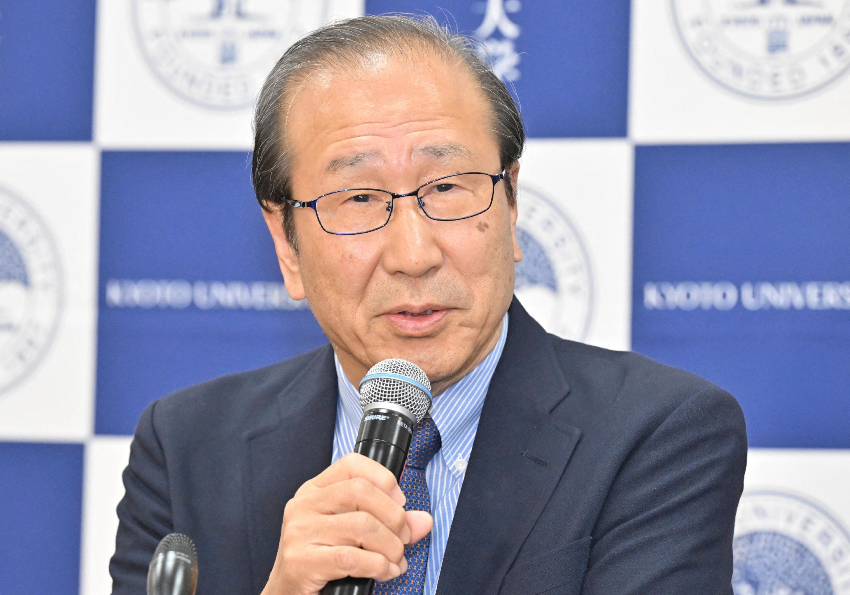 Susumu Kitagawa, distinguished professor of Kyoto University, attends a press conference after winning the 2025 Nobel Prize in Chemistry, in Kyoto on October 8, 2025. Japan's Susumu Kitagawa, UK-born Richard Robson and American-Jordanian Omar Yaghi on October 8 won the Nobel Prize in Chemistry for developing metalorganic frameworks (MOFs) that can be used to capture carbon dioxide and harvest water from desert air, among other things. (Photo by JIJI PRESS / AFP) / Japan OUT / JAPAN OUT / JAPAN OUT