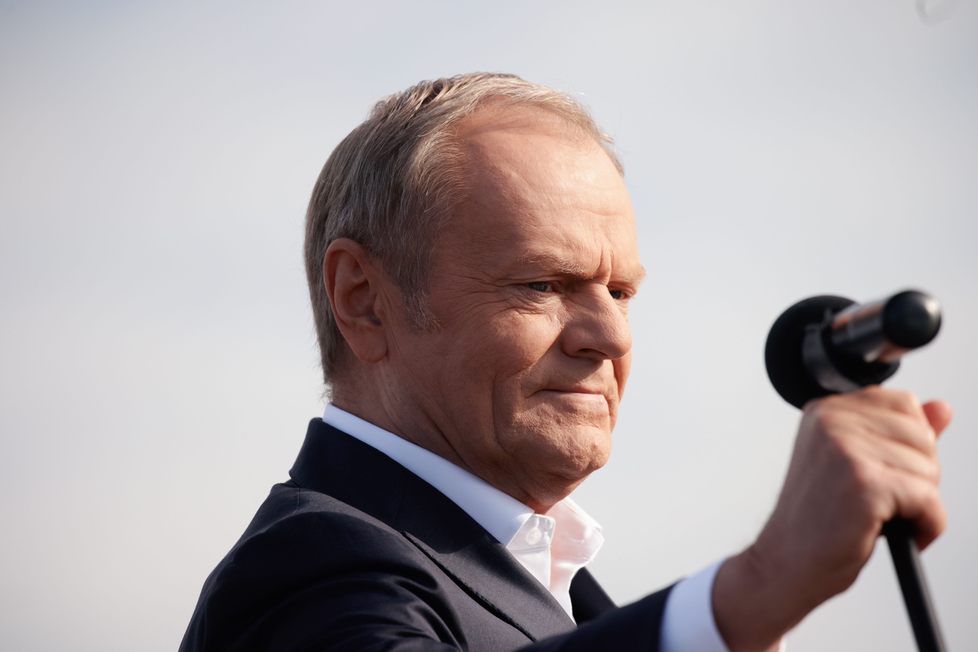 Donald Tusk przed mikrofonem