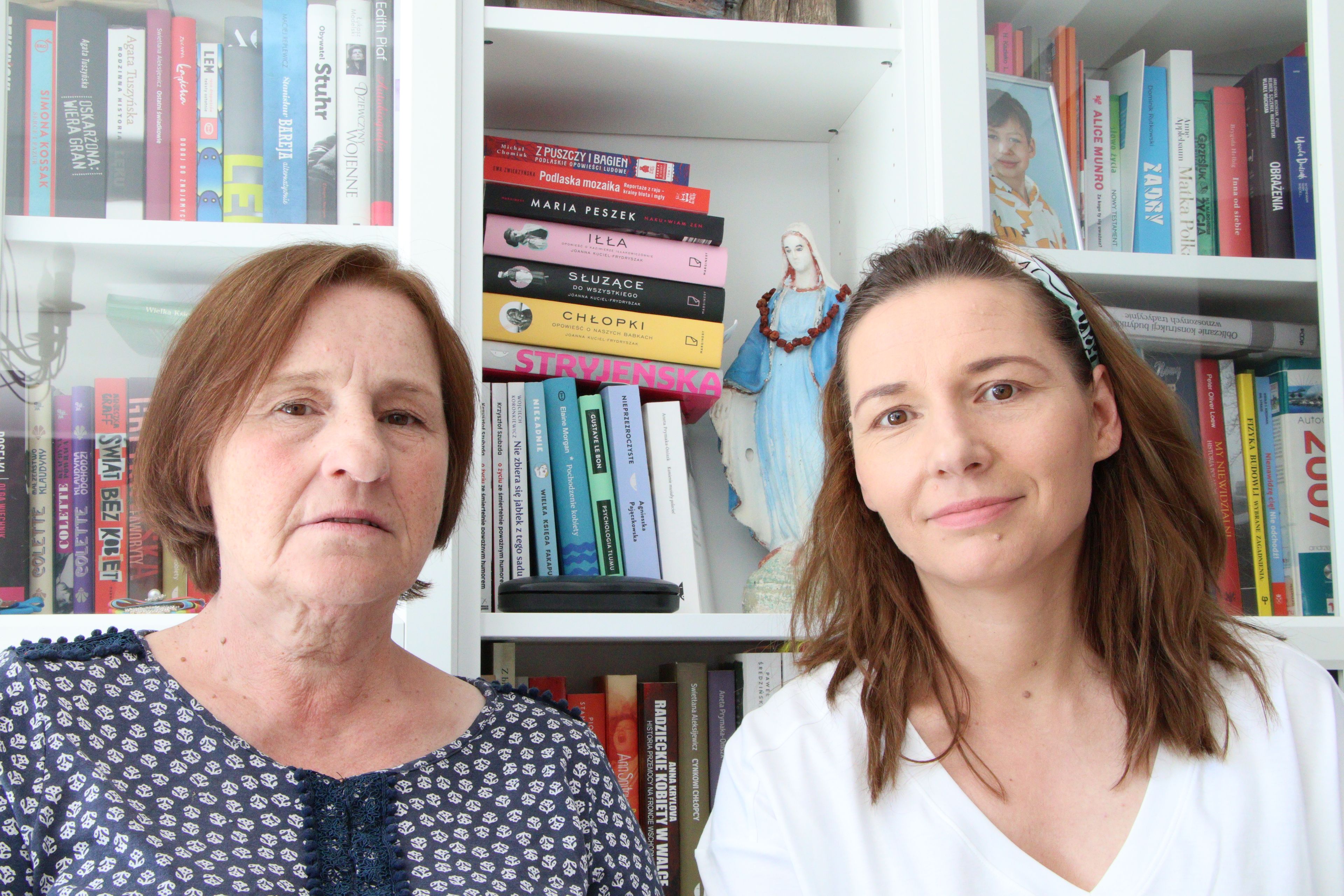 Dwie podobne do siebie kobiety, matka i córka