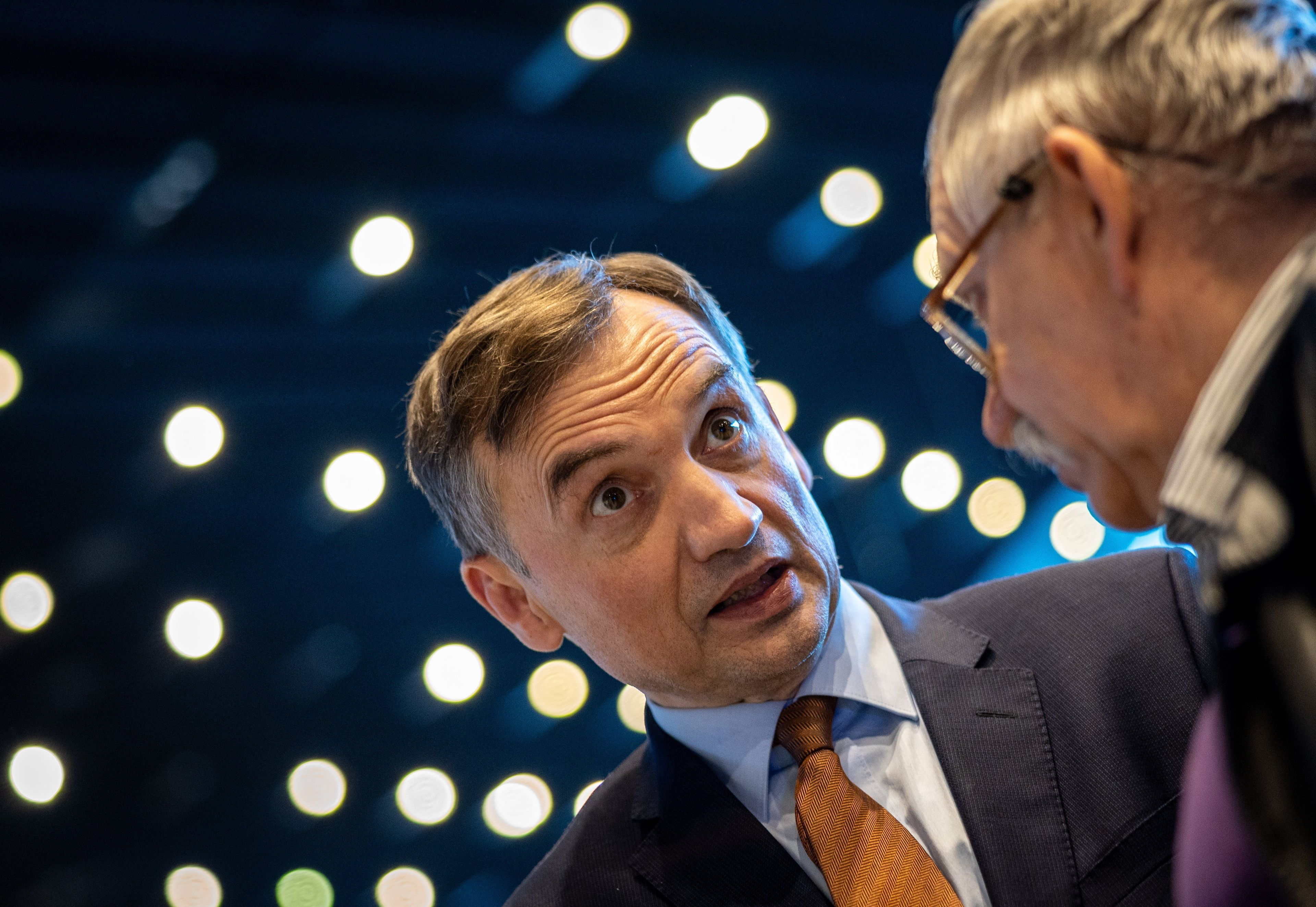 Zbigniew Ziobro w aureoli świateł